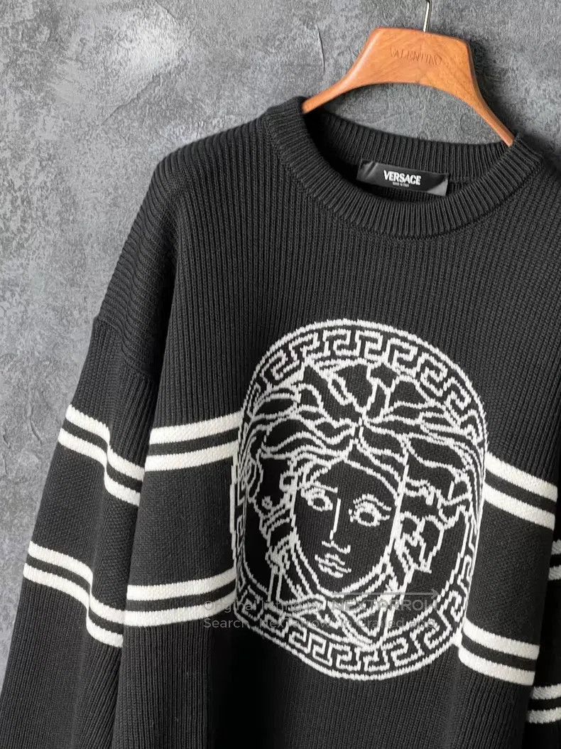 Versace Versace Medusa embroidered wool crew neck sweater Size US M / EU 48-50 / 2 - 5 Thumbnail