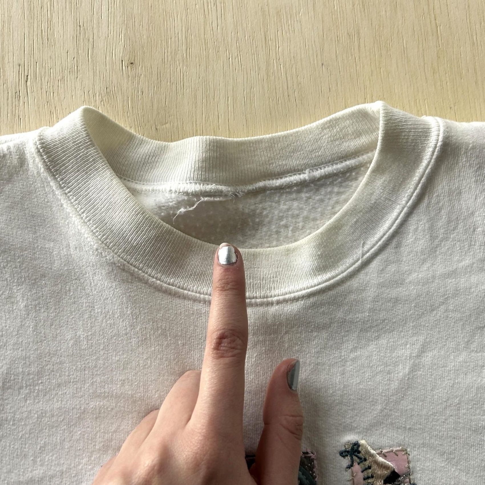 Vintage VINTAGE Ice Skating Embroidered Womens XL White Crewneck Sweatshirt Size XL / US 12-14 / IT 48-50 - 2 Thumbnail