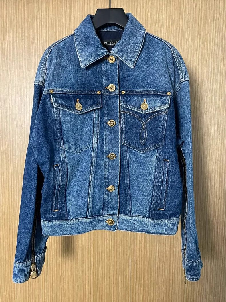 Versace Versace Embroidered denim jacket Size M / US 6-8 / IT 42-44 - 1 Thumbnail