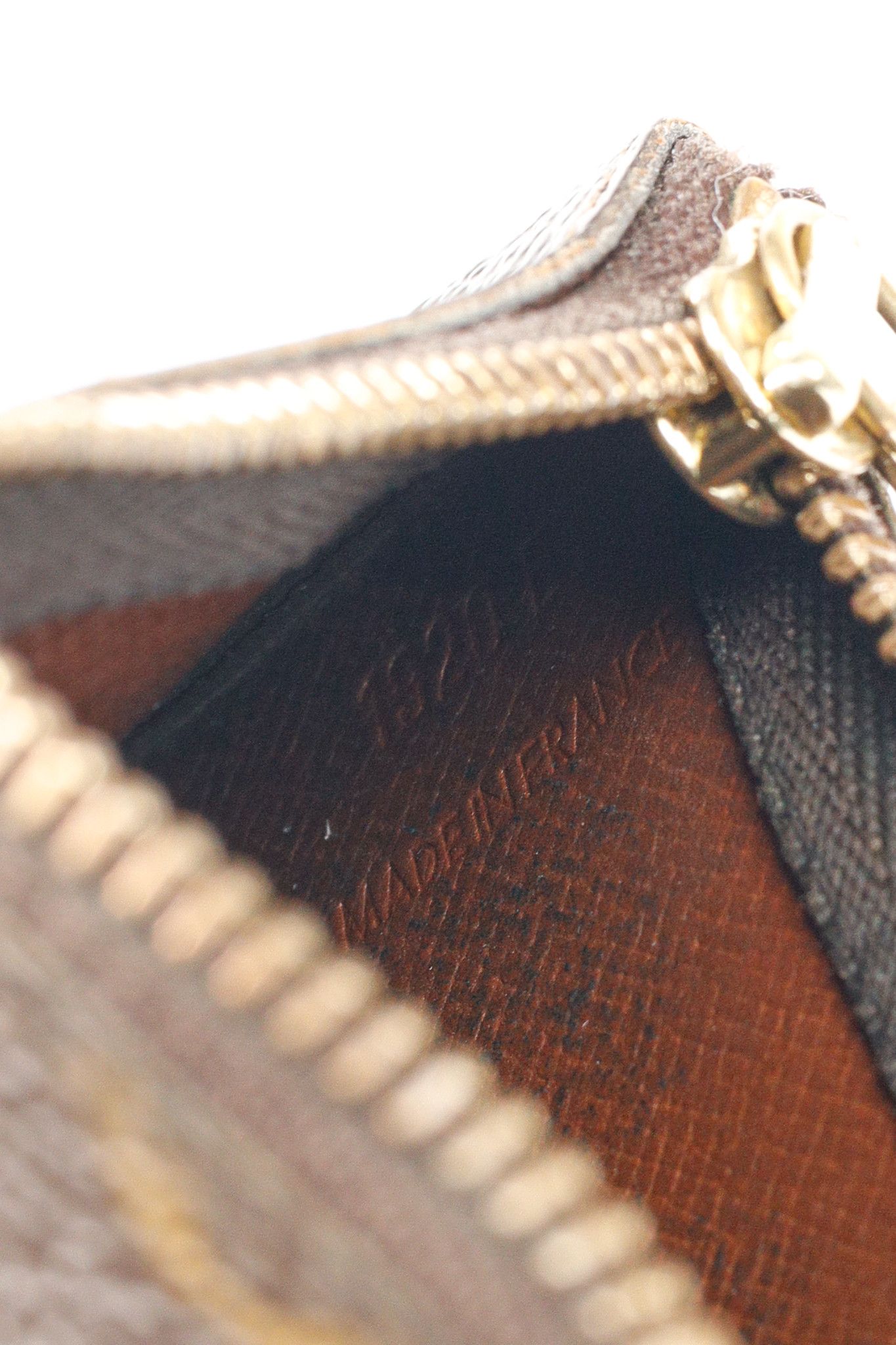 Louis Vuitton Louis Vuitton Monogram Canvas Zip Pochette Cles Size ONE SIZE - 9 Thumbnail