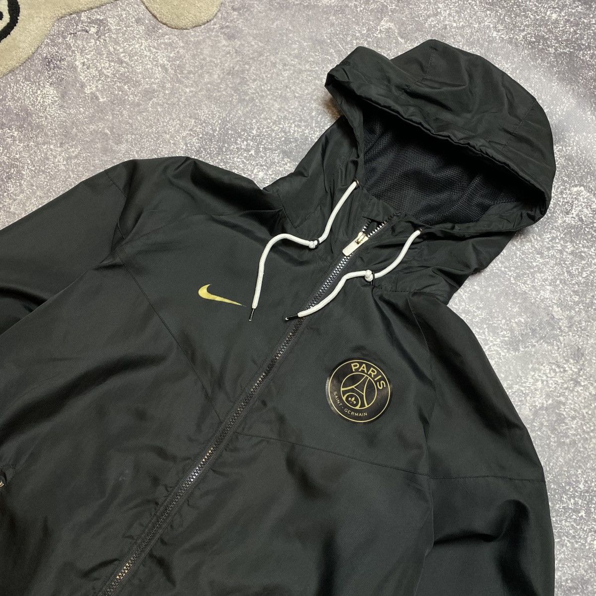 Vintage Vintage Nike Paris Saint Germain Swoosh nylon jacket Size US M / EU 48-50 / 2 - 2 Thumbnail