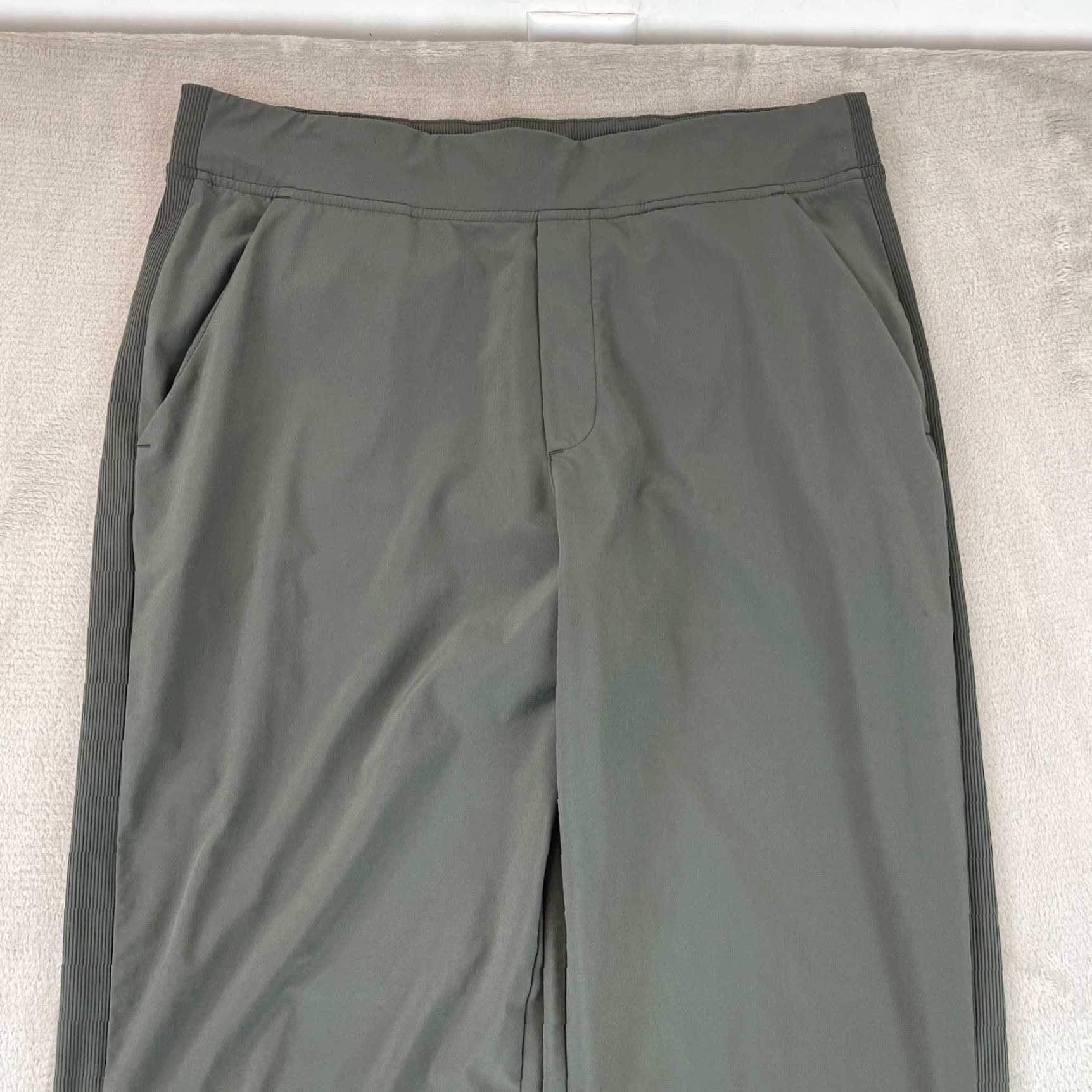 Athleta Athleta Pants Women 14 Olive Brooklyn Mid Rise Ankle Wrinkle Resistant Tailored Size 36" / US 14 / IT 50 - 4 Thumbnail
