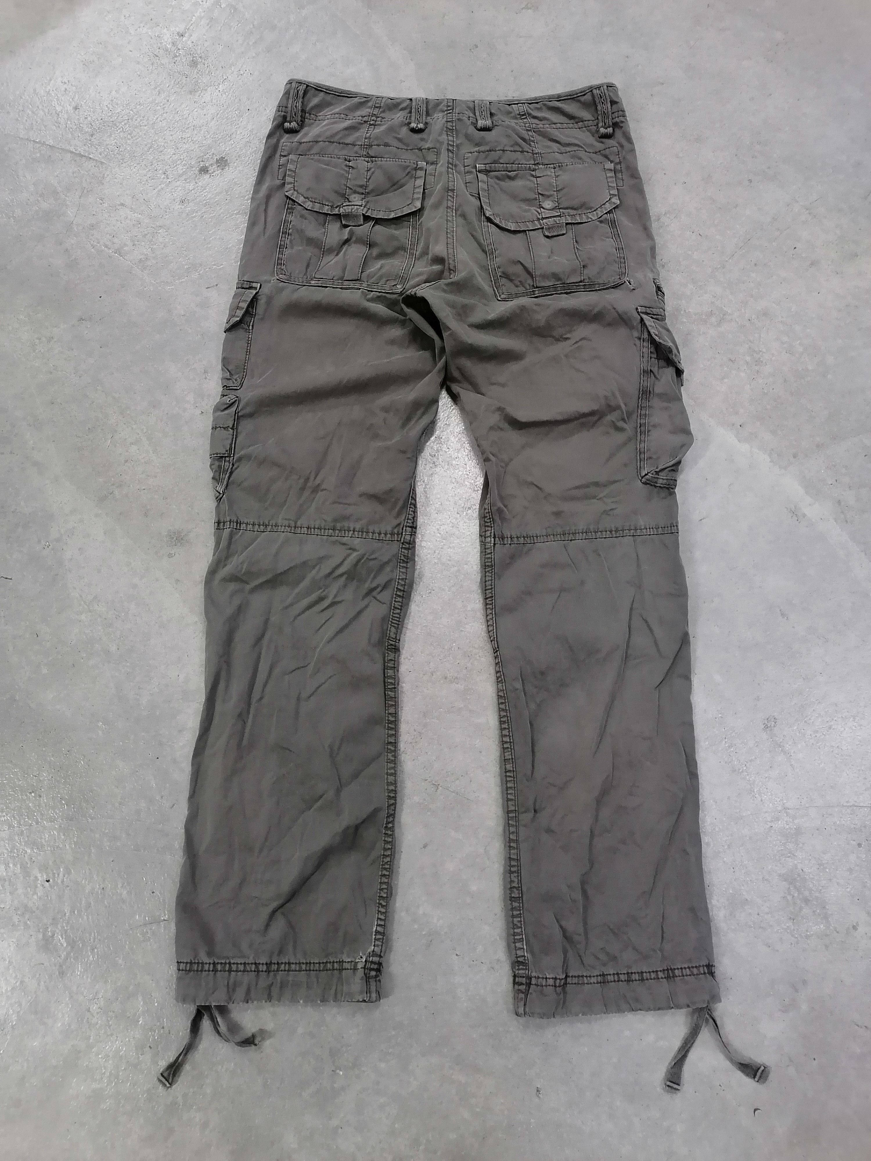 Japanese Brand Trashed Faded Uniqlo Utility Pocket Distressed Cargo Pants Size US 31 - 13 Thumbnail