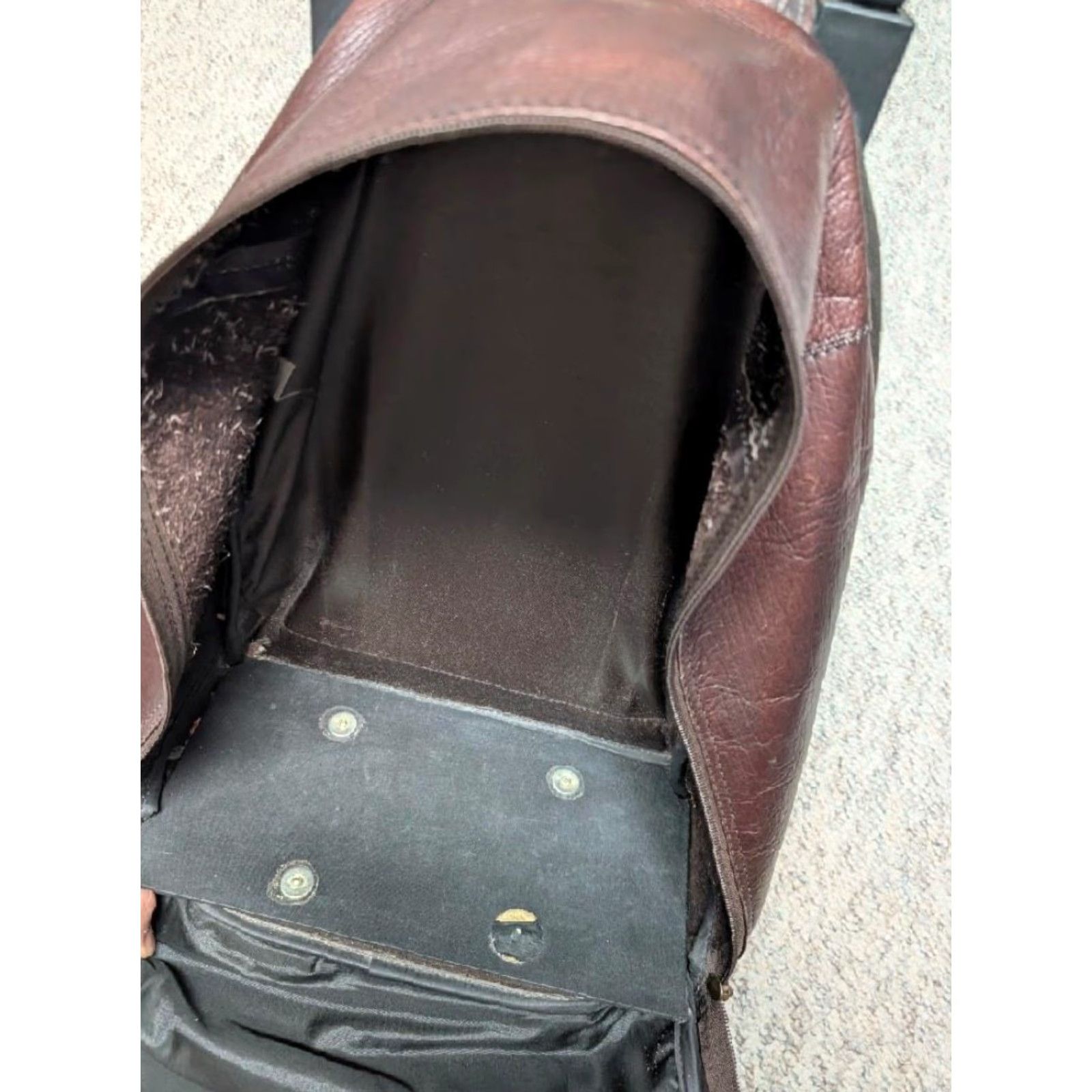 Vintage VINTAGE COLUMBIA LEATHER BACKPACK Brown Leather Cowhide Travel Rollin g Carry-on Unisex Adults Medium 18x14x8" Backpack Brown 90s 2000s Mens Women s Size ONE SIZE - 5 Thumbnail