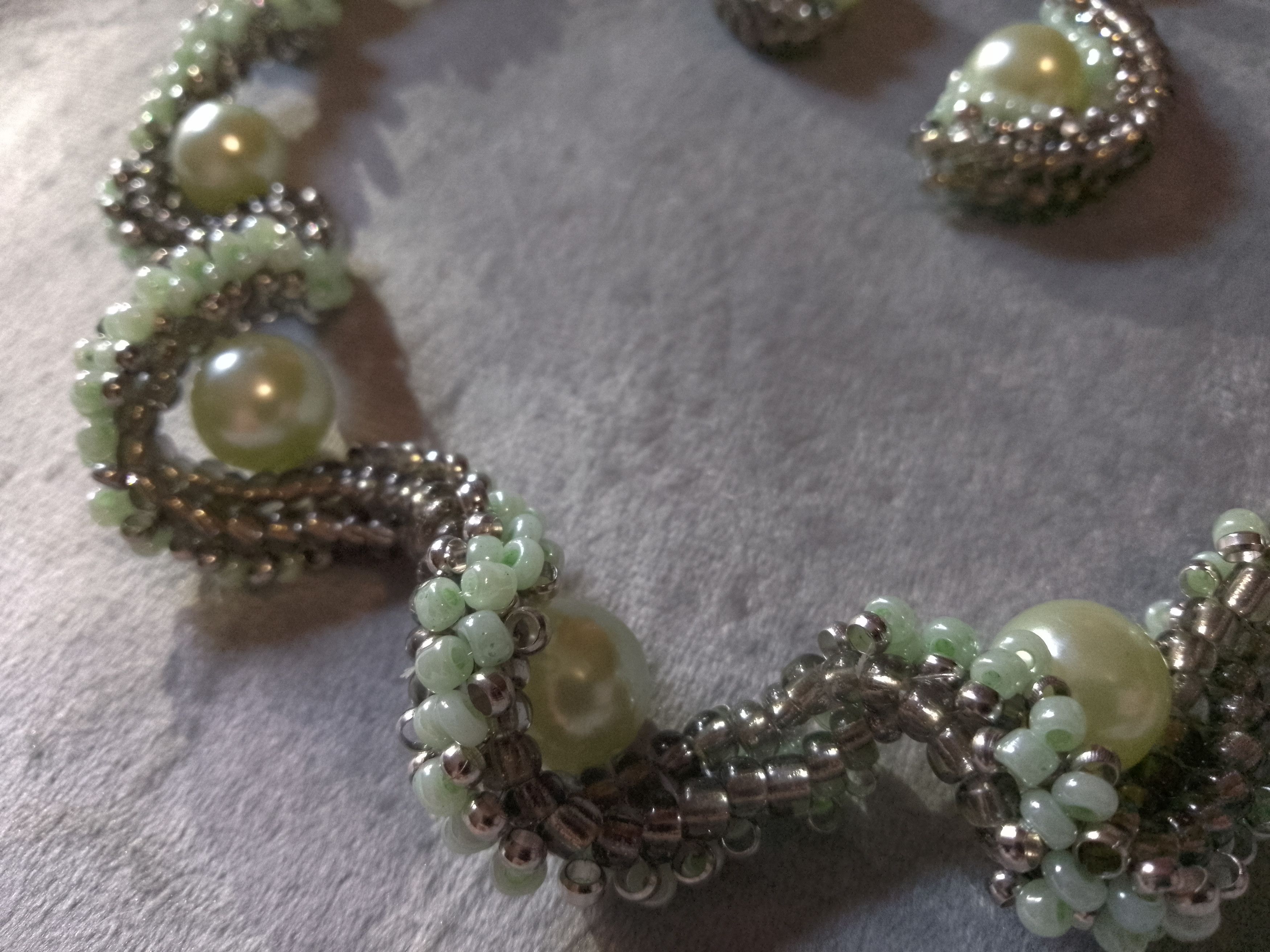 Handmade Necklace Green Pearls Wavy Pattern Elegant Vintage style Size ONE SIZE - 9 Thumbnail