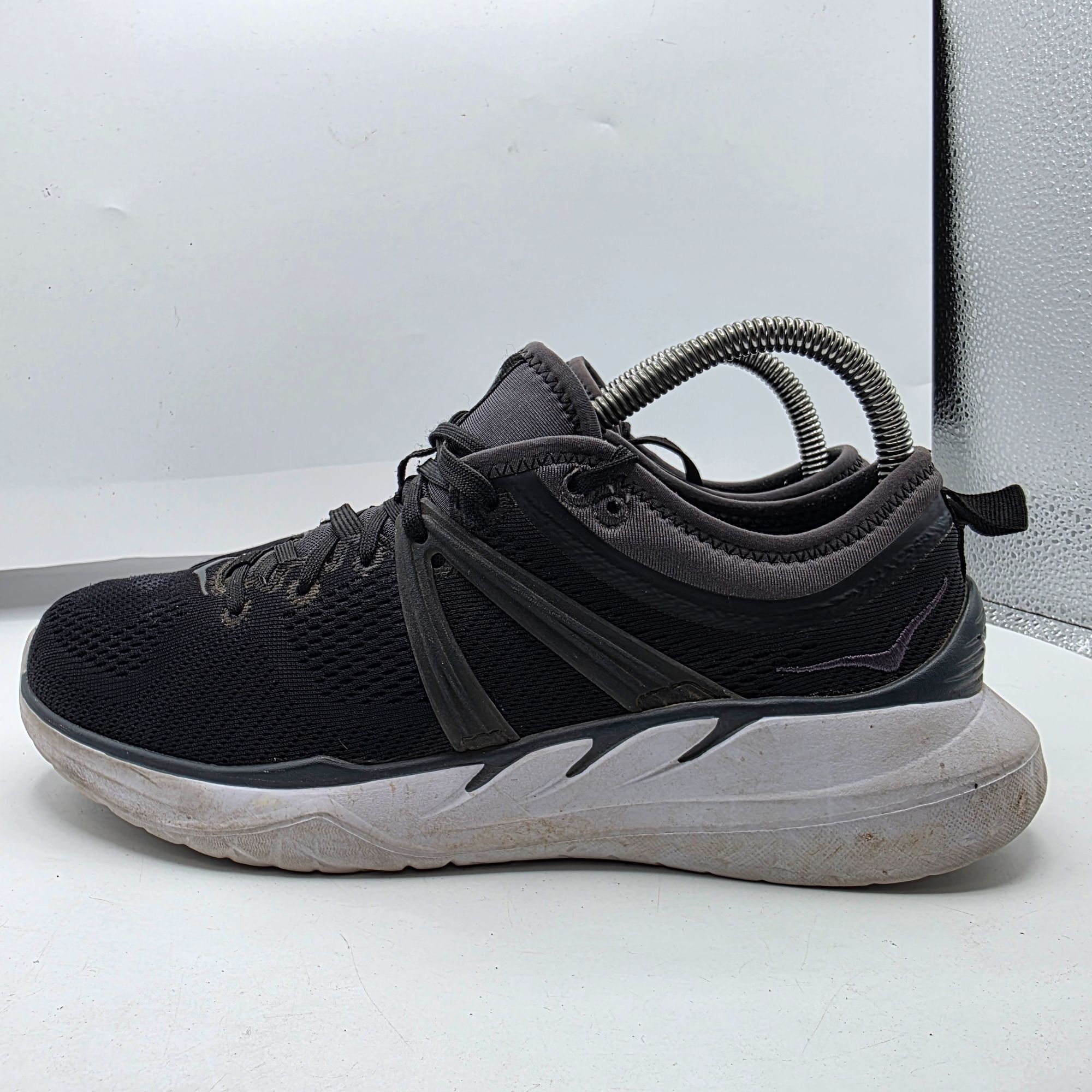 Hoka Hoka One One Tivra Womens Athletic Shoes Size 8 Black Runnin Size US 8 / IT 38 - 13 Thumbnail
