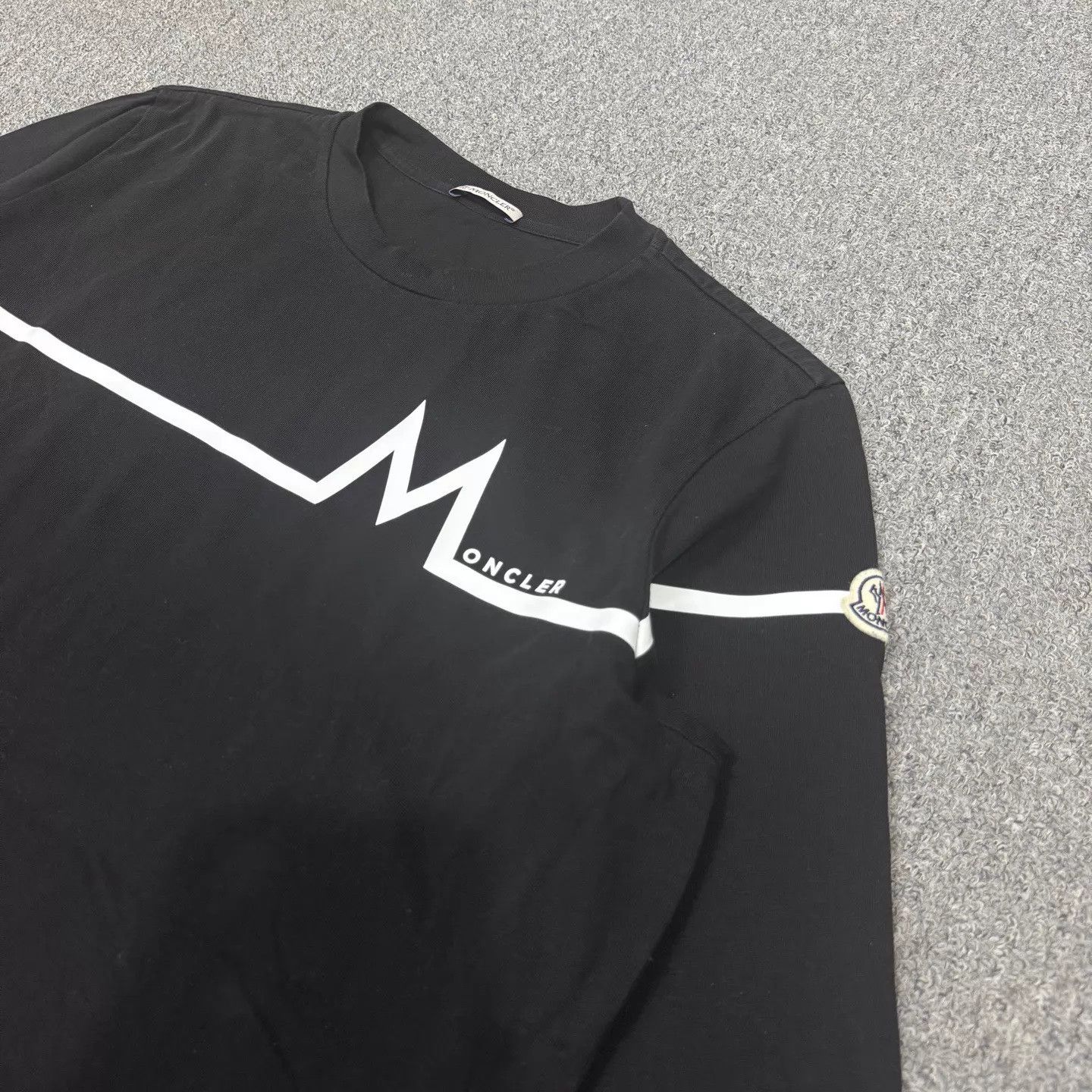 Moncler Moncler black logo long sleeve L Size US L / EU 52-54 / 3 - 3 Thumbnail