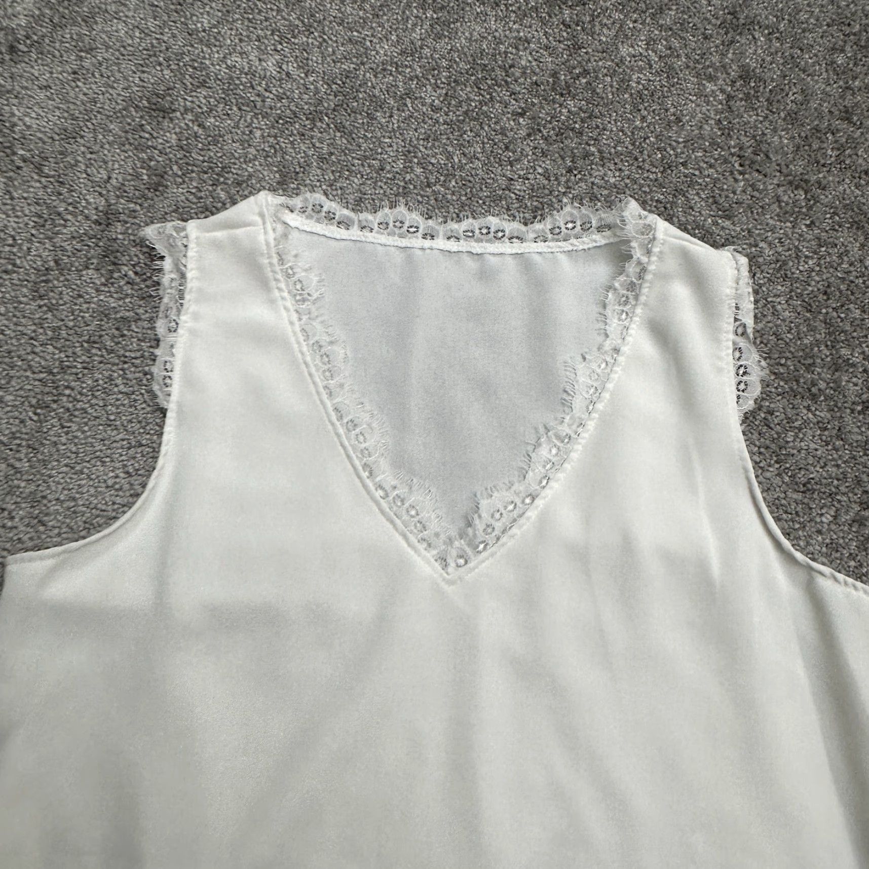 Vintage Unbranded Tank Top Blouse Womens Small White V-Neck Sleeveless Lace Trim Casual Size S / US 4 / IT 40 - 4 Thumbnail