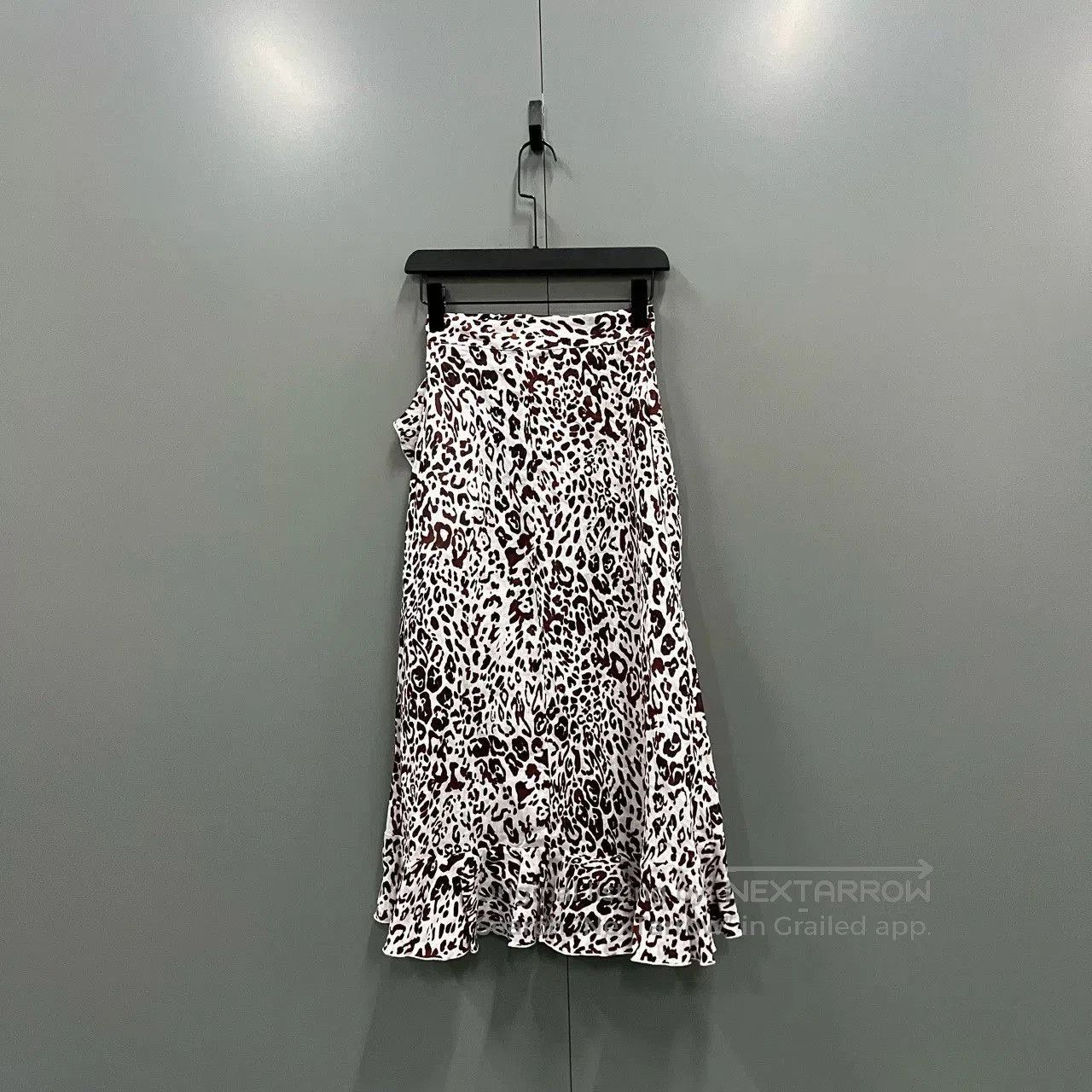 Pinko pinko leopard print ruffle hem skirt. Size 35" - 2 Thumbnail