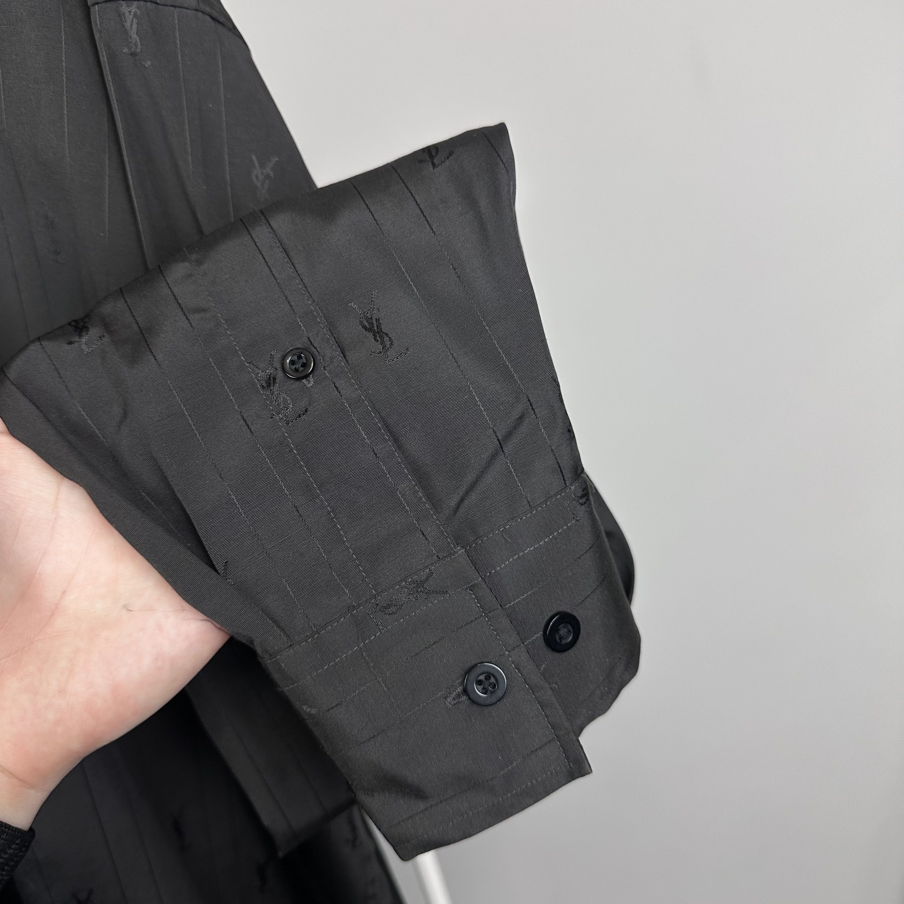 Yves Saint Laurent Yves Saint Laurent shirt monogram logo L black Size US L / EU 52-54 / 3 - 10 Thumbnail