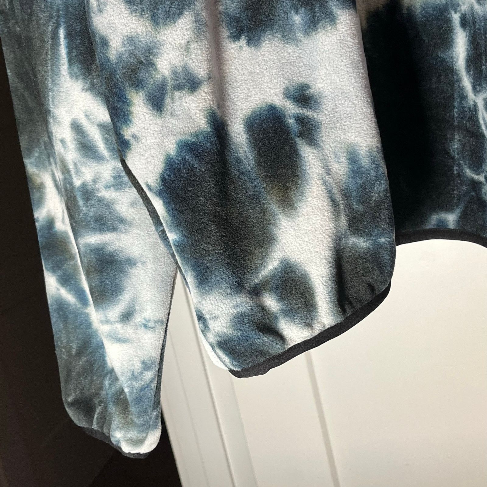 The Hundreds •NWT• THE HUNDREDS ACID TIEDYE Embroidered front Fleece • M Size US M / EU 48-50 / 2 - 11 Thumbnail