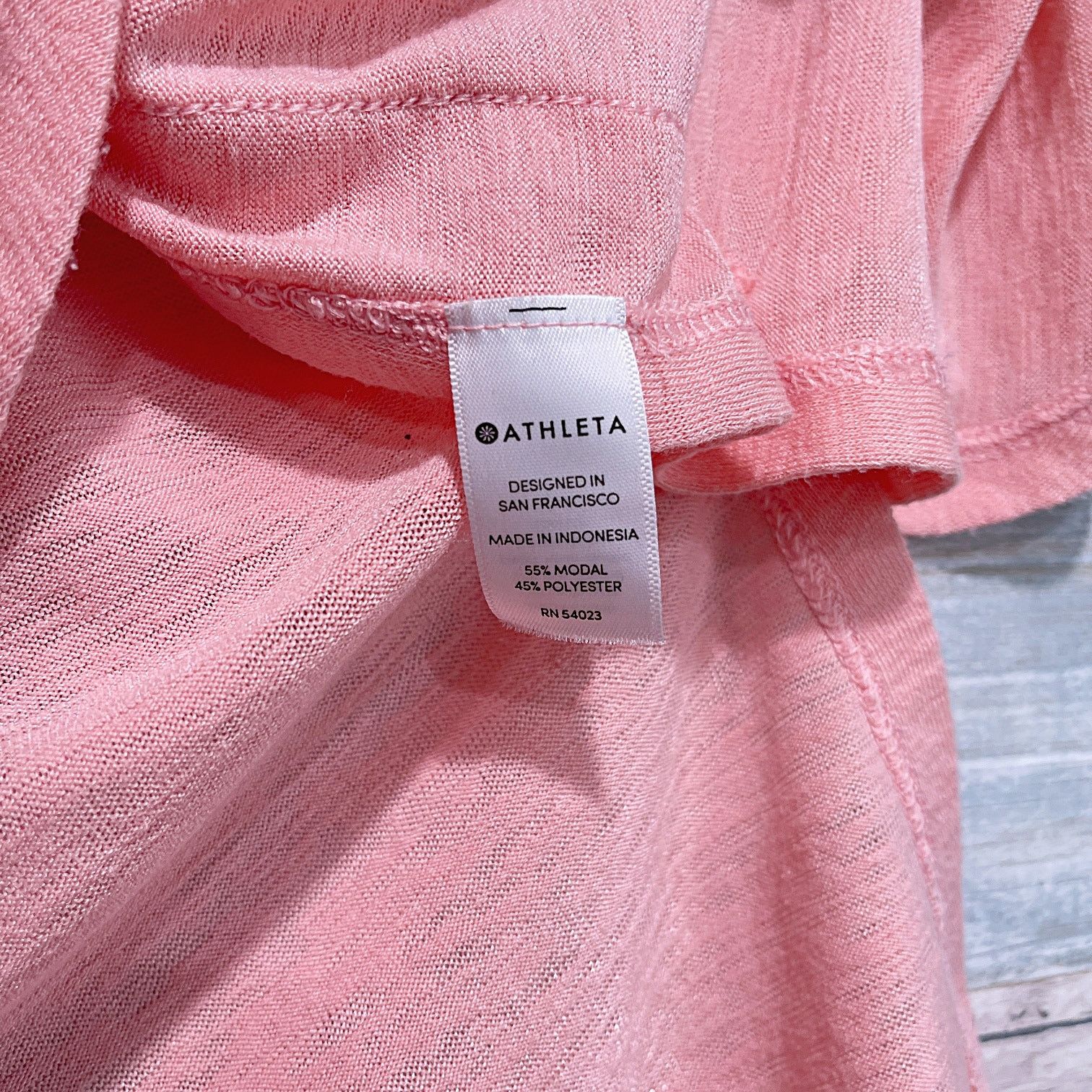 Athleta Athleta Breezy Tee Pink Curved Lightweight Soft Stretch XS Size XS / US 0-2 / IT 36-38 - 7 Thumbnail