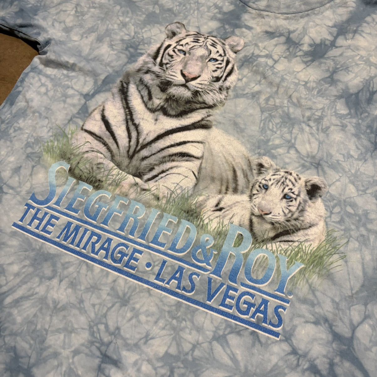 Vintage Vintage Siegfried Roy Mirage Las Vegas Tiger Tie Dye T Shirt Size US M / EU 48-50 / 2 - 4 Thumbnail