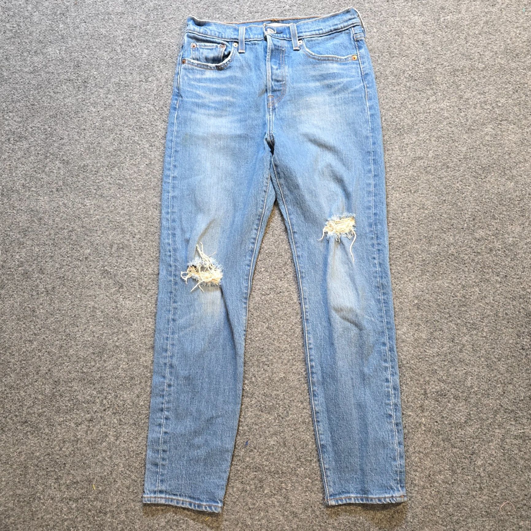 Levi's VINTAGE Levi's Jeans Women Size 26 Blue Button Fly Denim Wedgie Fit Distressed Capsule Tapered 5-Pocket Style Retro Mens? Wait no gender. Size 26" / US 2 / IT 38 - 2 Thumbnail