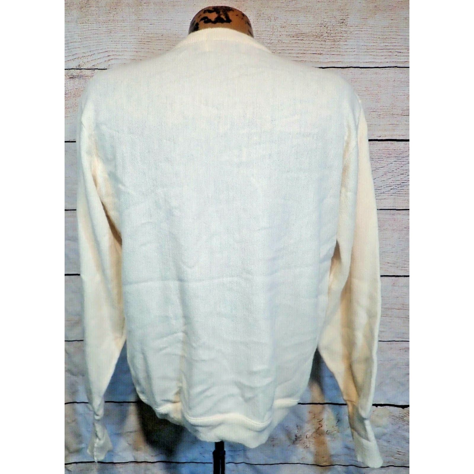 Izod VINTAGE Izod Lacoste Cream White V-Neck Pullover Sweater Men's Large USA Made Acrylic Lightweight Long Sleeve Size US L / EU 52-54 / 3 - 3 Thumbnail