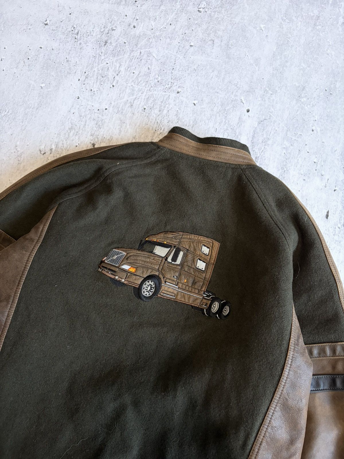 Vintage Vintage 90s Volvo Truck Versity jacket leather and wool Size US XXL / EU 58 / 5 - 3 Thumbnail