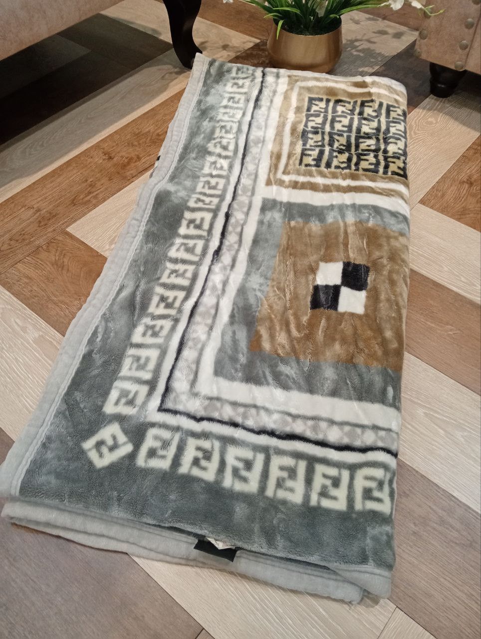 Fendi FENDI ACRYLIC VELVET BLANKET - SIZE 140CM x 210CM Size ONE SIZE - 7 Thumbnail