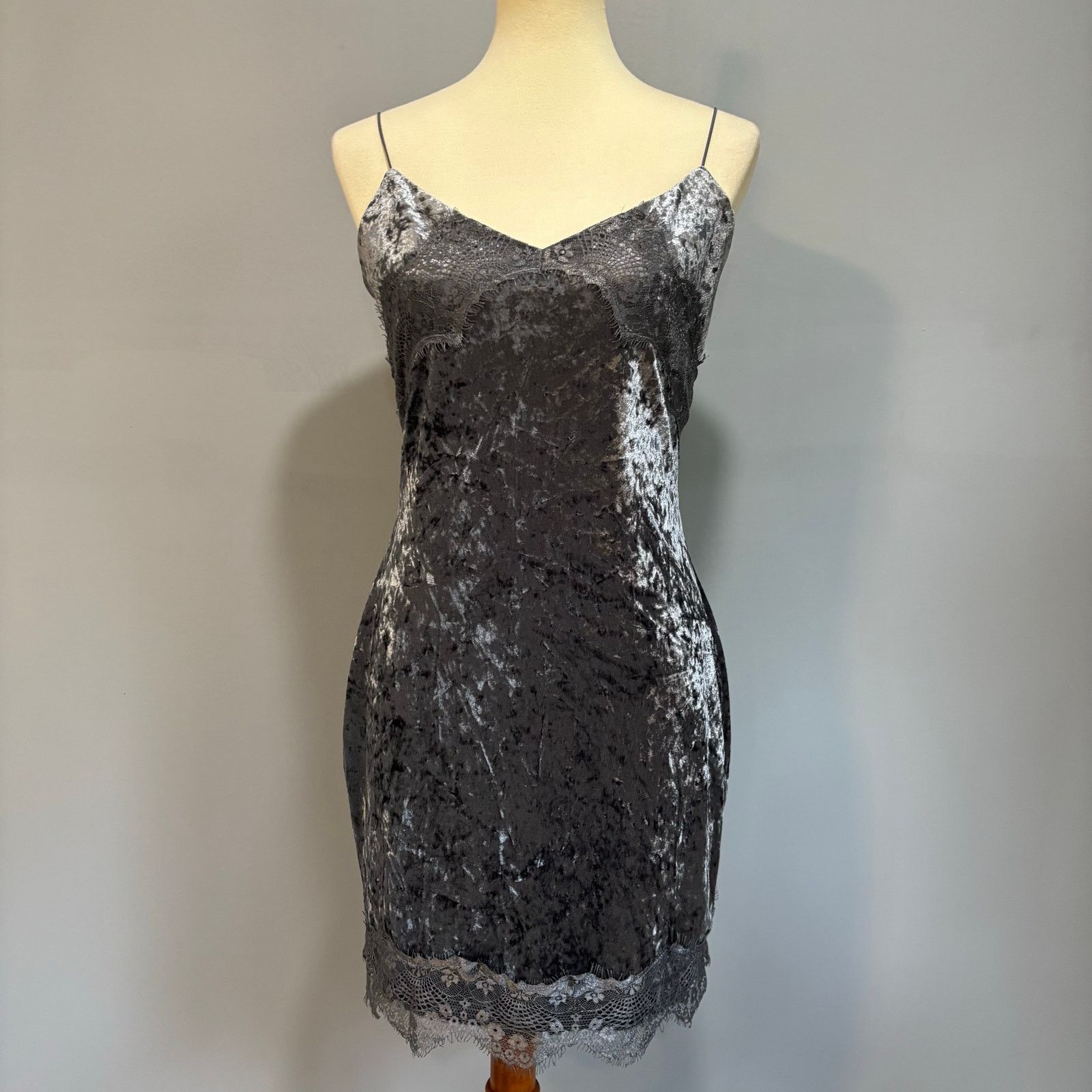Guess Vintage Guess crushed velvet and lace mini dress, size Size M / US 6-8 / IT 42-44 - 1 Thumbnail