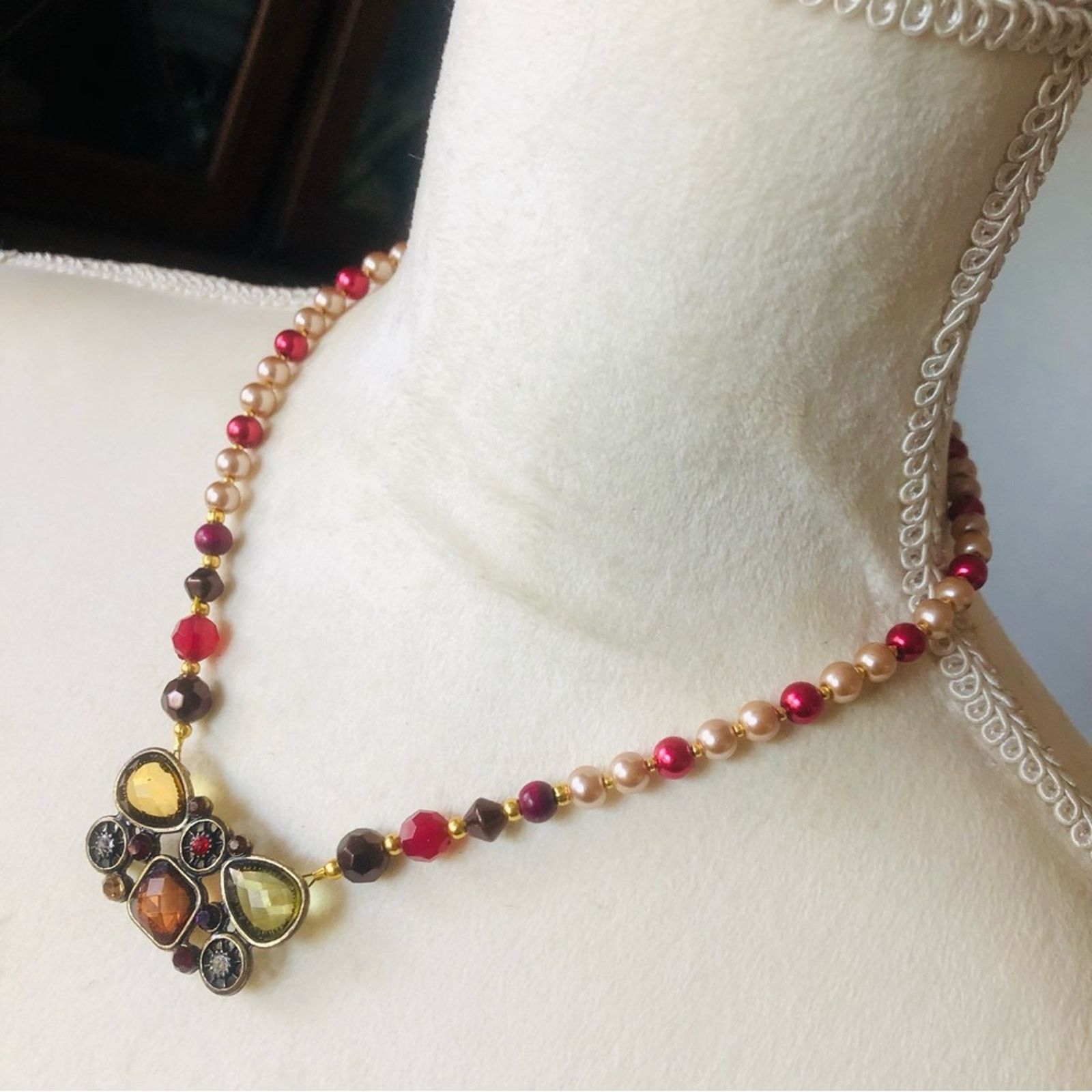 Handmade Handcrafted repurpose regal look pendant Pearl necklace Size ONE SIZE - 4 Thumbnail