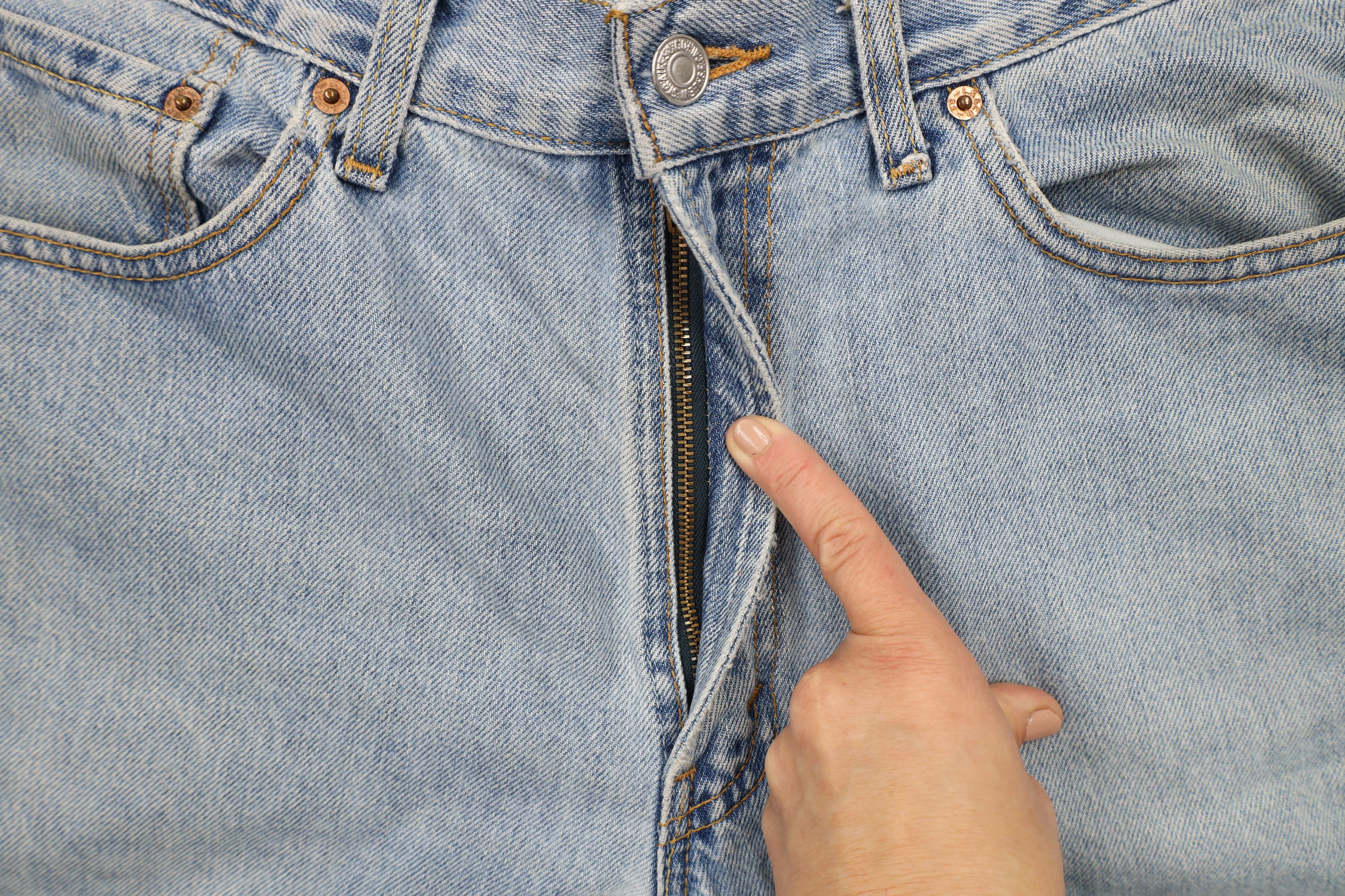 Levi's × Vintage Vintage Y2K 2002 Levis 550 Relaxed Fit Denim Jeans Blue Size US 34 / EU 50 - 9 Thumbnail