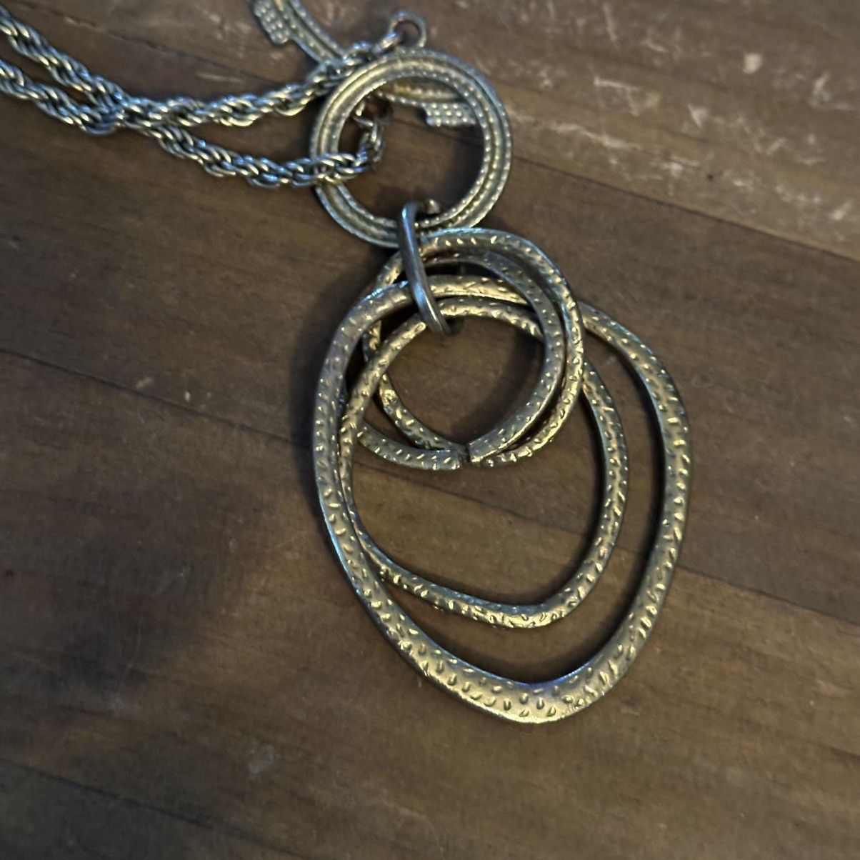 Other Gold tone interlocking circles pendant toggle necklace Size ONE SIZE - 4 Thumbnail