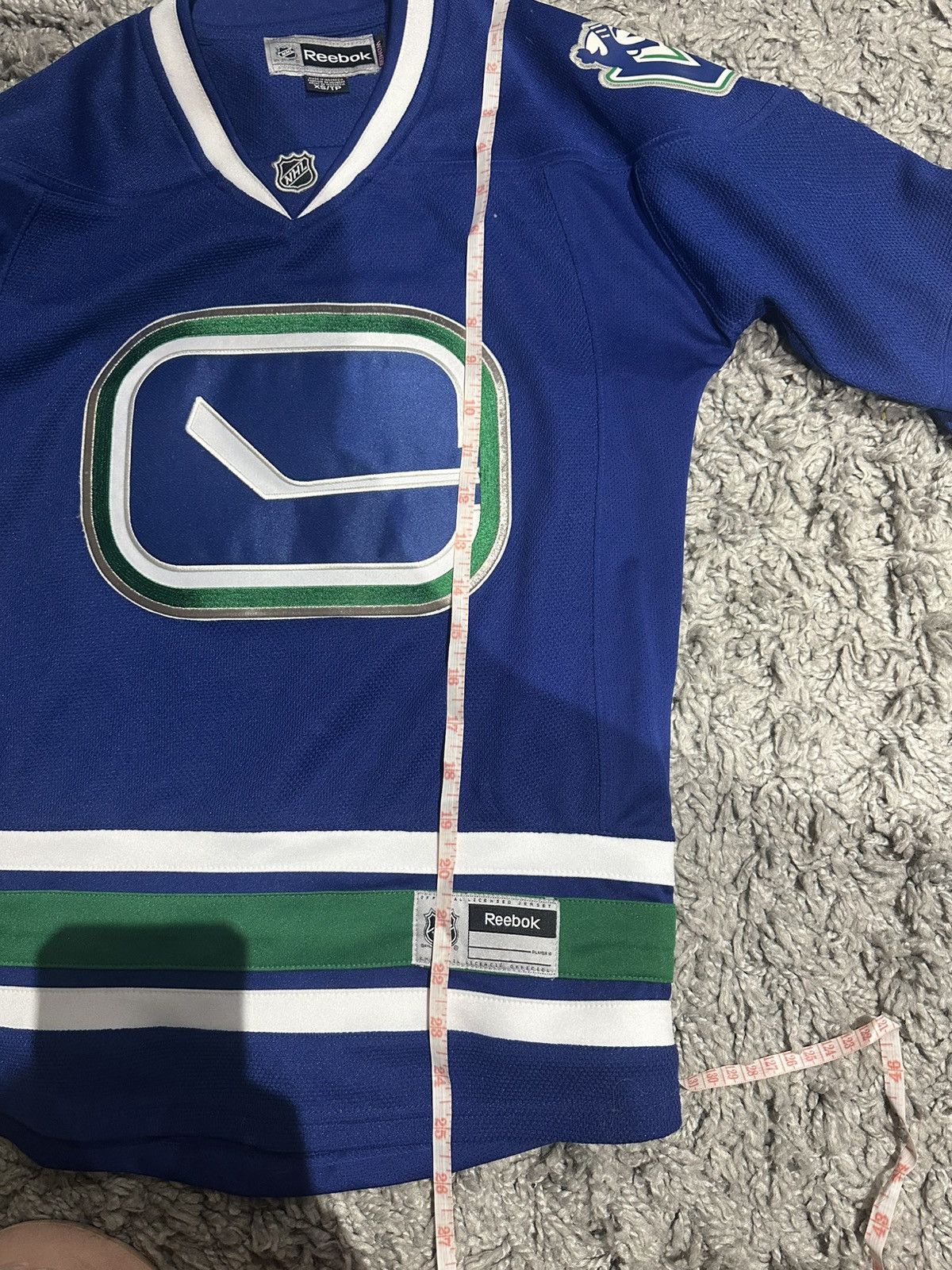 NHL × Vintage OFFICIAL VTG REEBOK NHL Vancouver CANUCKS JERSEY STITCHED Size US XS / EU 42 / 0 - 2 Thumbnail