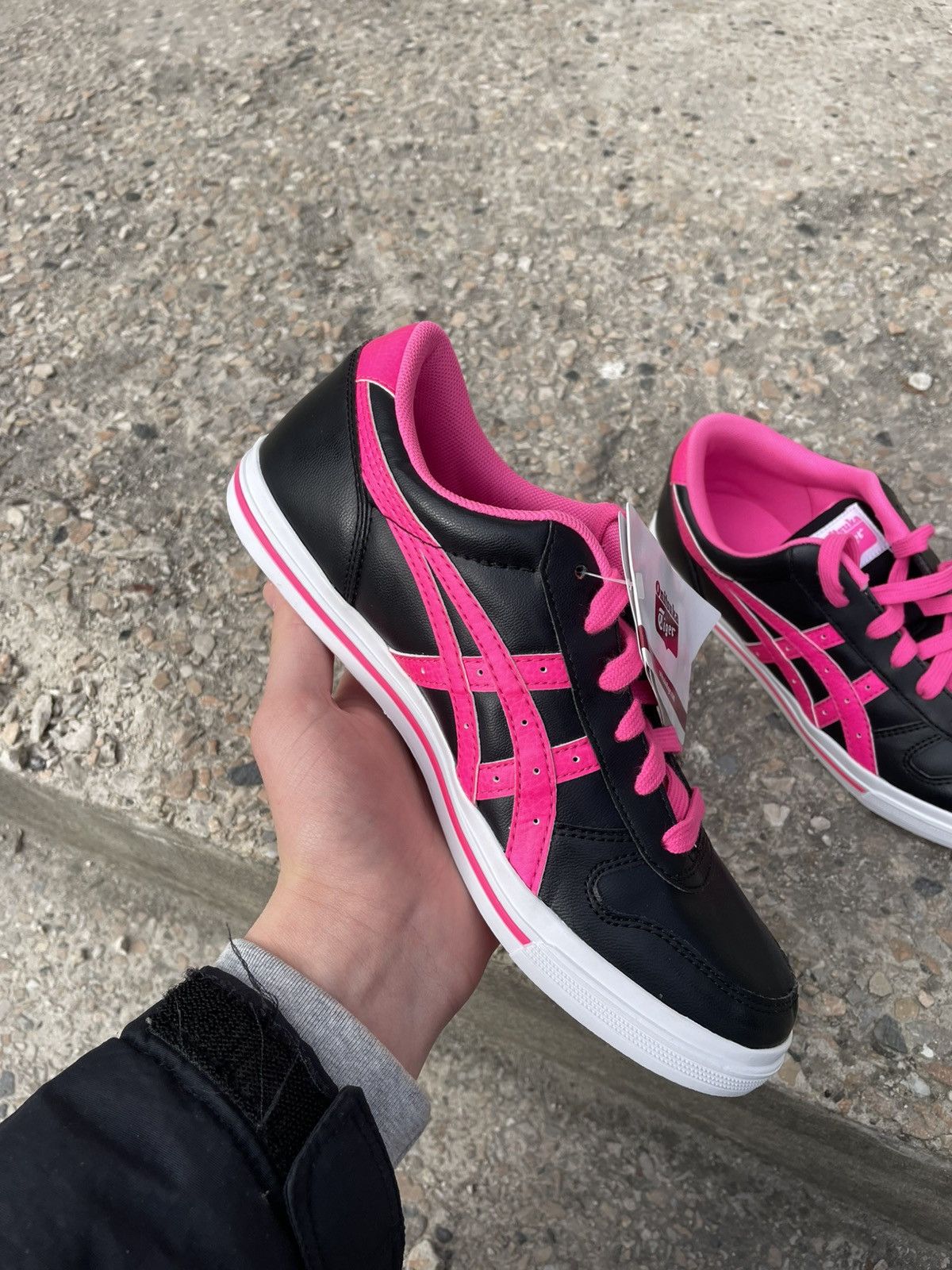 Asics NWB Asics Onitsuka Tiger Black Pink Sneakers EU 39 US 6 Size US 6 / IT 36 - 14 Thumbnail