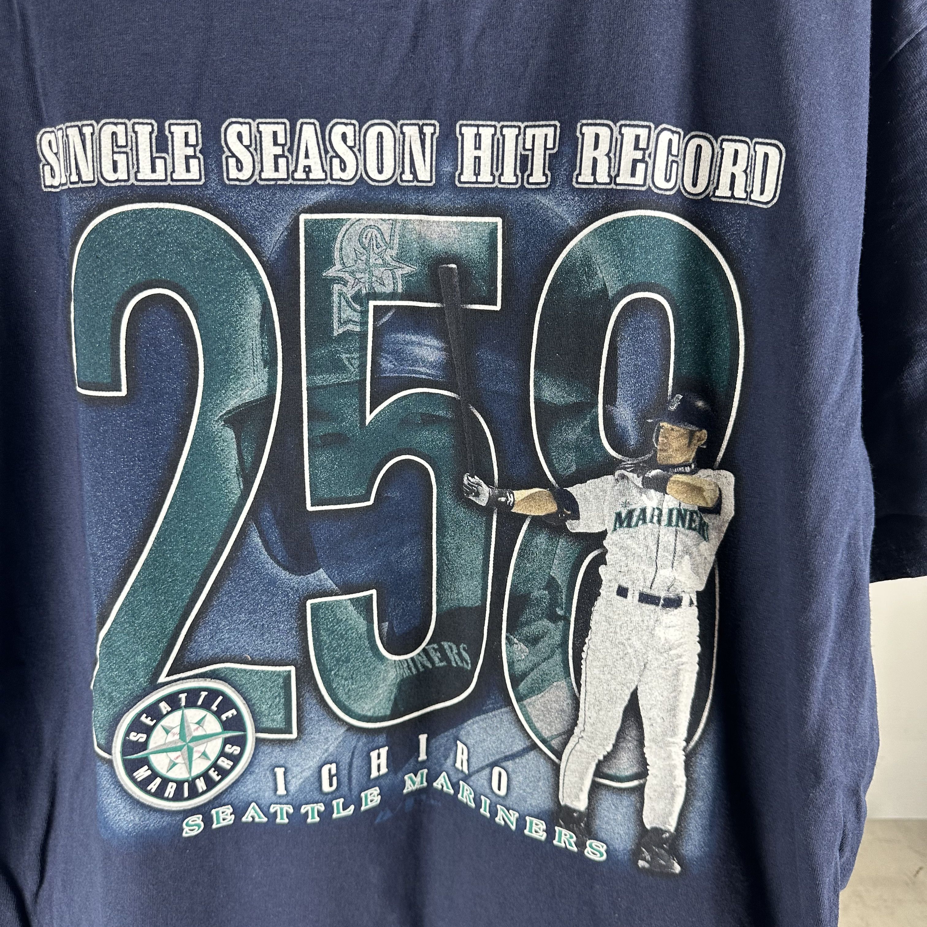 Vintage 2004 Ichiro Suzuki Seattle Mariners MLB SeasonHit Record Tee Size US L / EU 52-54 / 3 - 2 Thumbnail