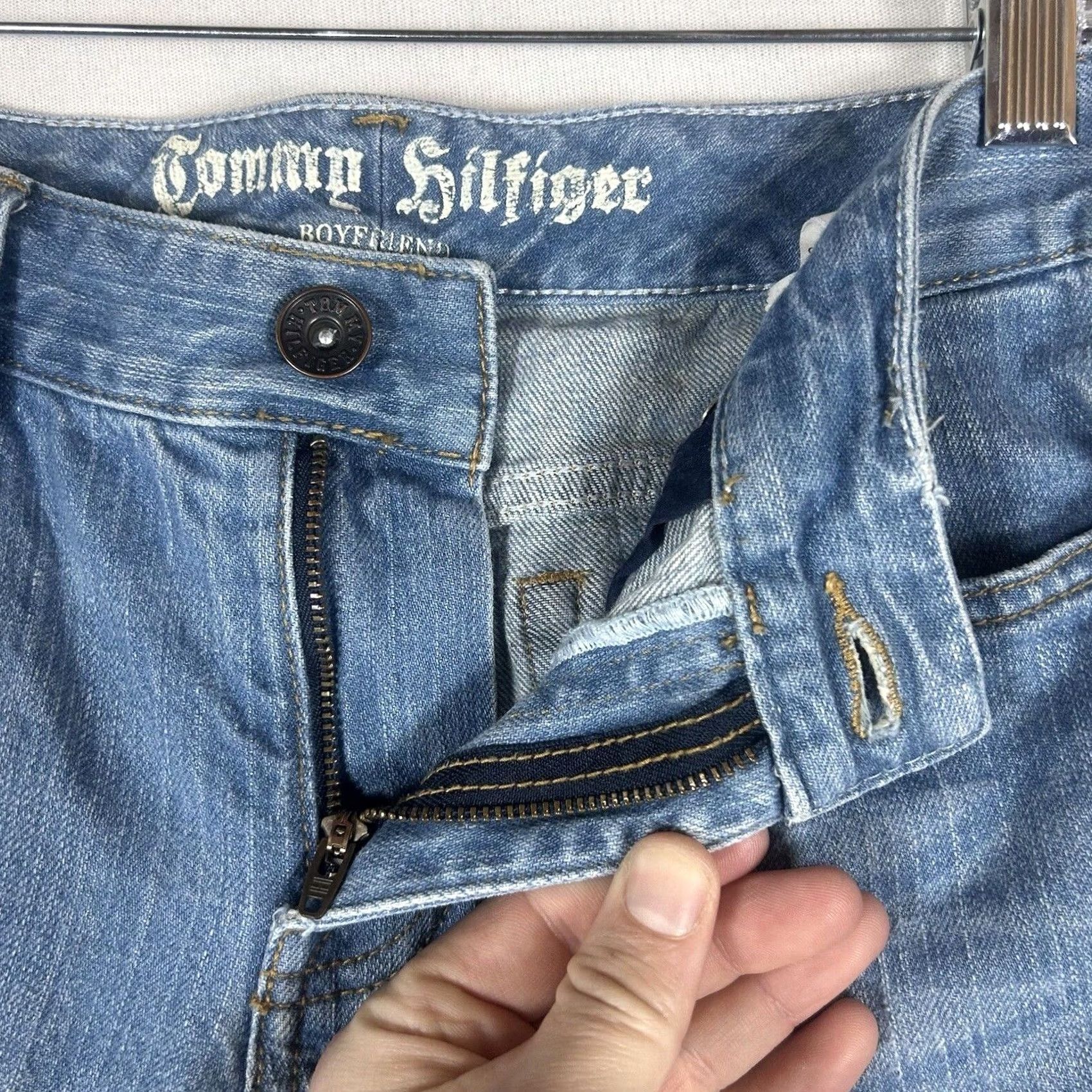 Tommy Hilfiger Tommy Hilfiger Jeans Womens 2 Boyfriend Mid Rise Medium Wash Denim Zip Inseam 30" Regular Fit Cotton Spandex Crew Womens Size 26" / US 2 / IT 38 - 2 Thumbnail