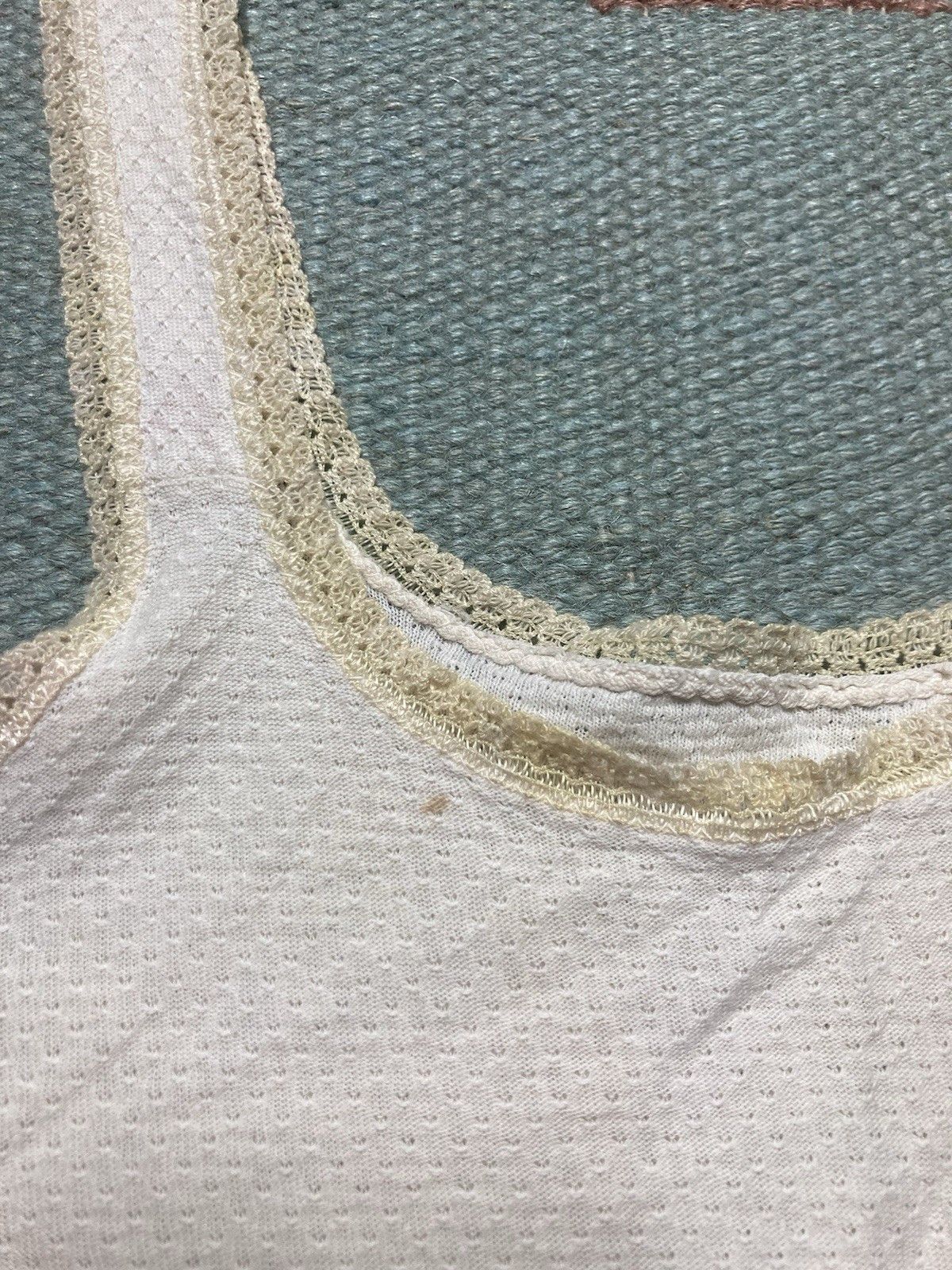 Vintage 1950s tank top textured cotton lace girls womens XS baby tee Size XS / US 0-2 / IT 36-38 - 4 Thumbnail
