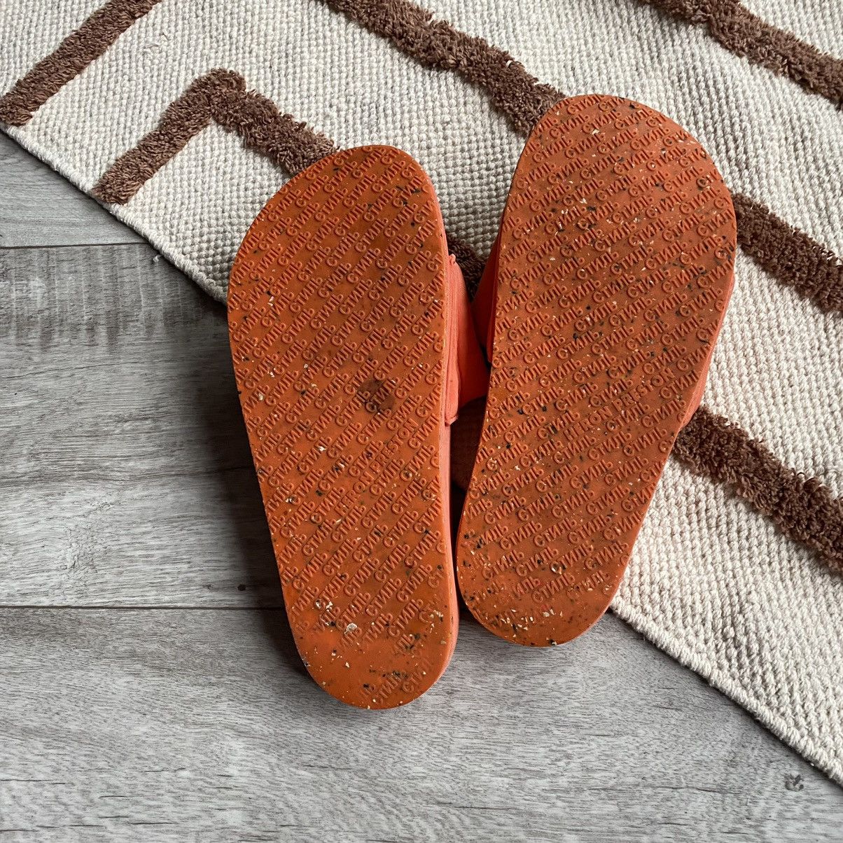 Heron Preston HERON PRESTON ORANGE SLIDES SHOES Size US 7 / IT 37 - 7 Thumbnail