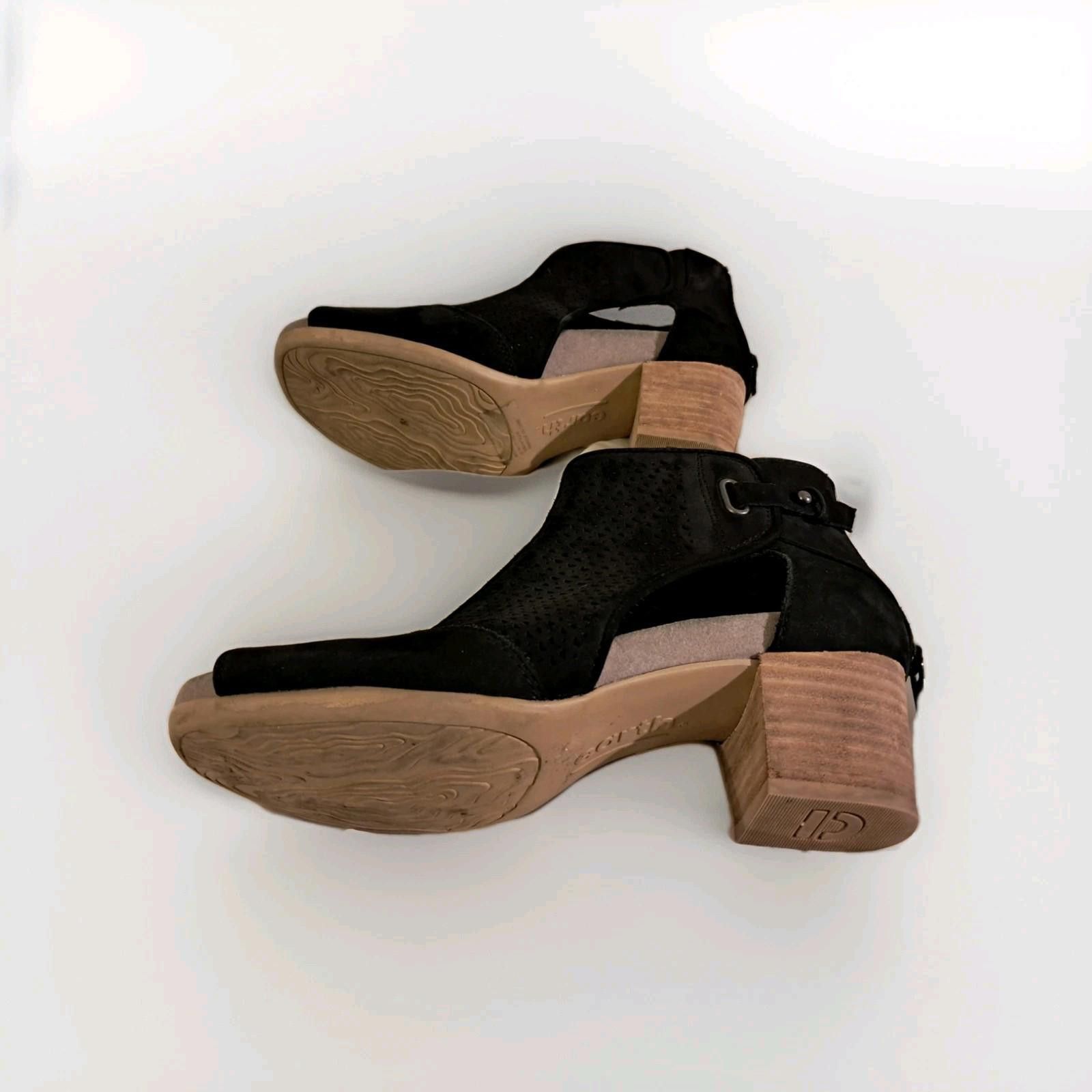 Earth Ragz Earth Ivy Sahara Black Suede Lazer-Cut Bootie Casual Heels Size US 8 / IT 38 - 6 Thumbnail