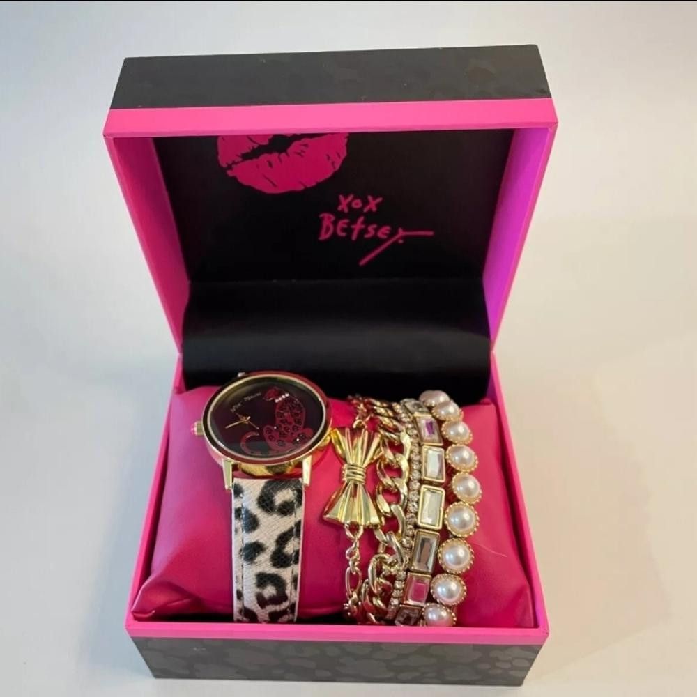 Designer Betsey Johnson Leopard Print Watch With 5 Bracelets Gift Set Size ONE SIZE - 1 Thumbnail