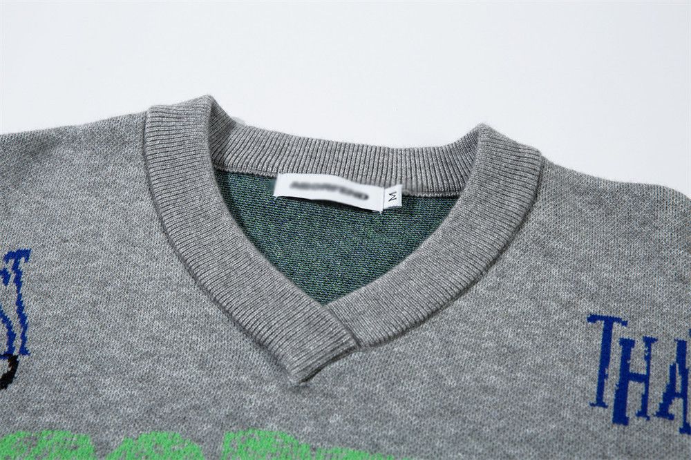 Vintage American letter loose knit V-neck sweater Size US M / EU 48-50 / 2 - 3 Thumbnail