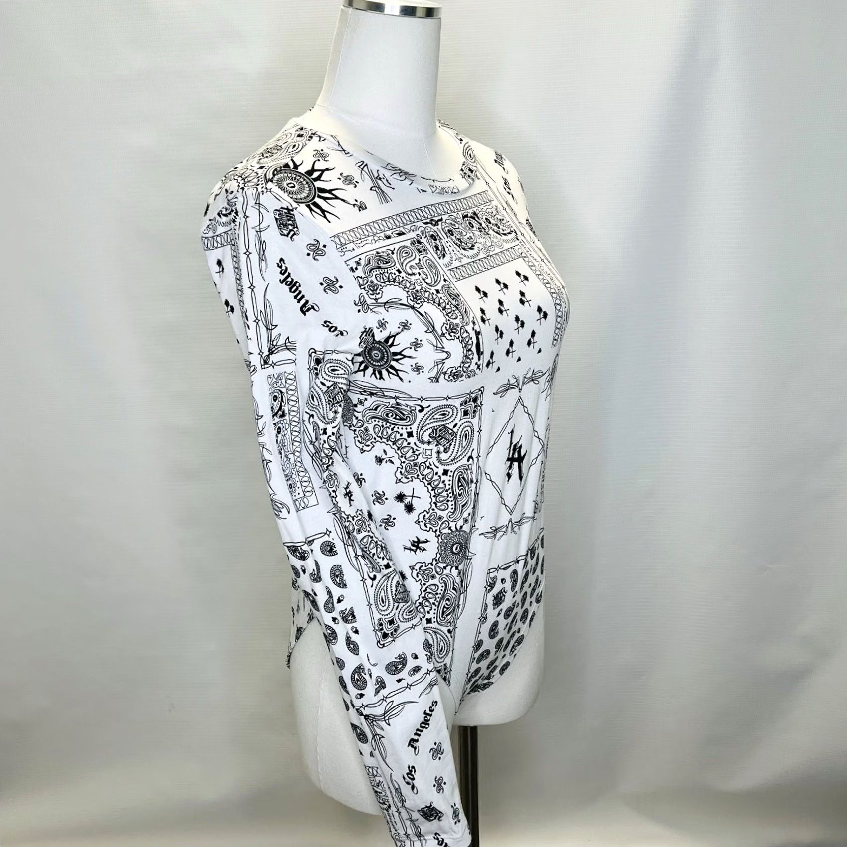 Forever 21 Forever 21 x Hot Wheels Bodysuit Womens Size L LA Paisley Black White Logo Clothing Shirt Bodysuit Car Motif Vintage No Gender Womens Size L / US 10 / IT 46 - 2 Thumbnail