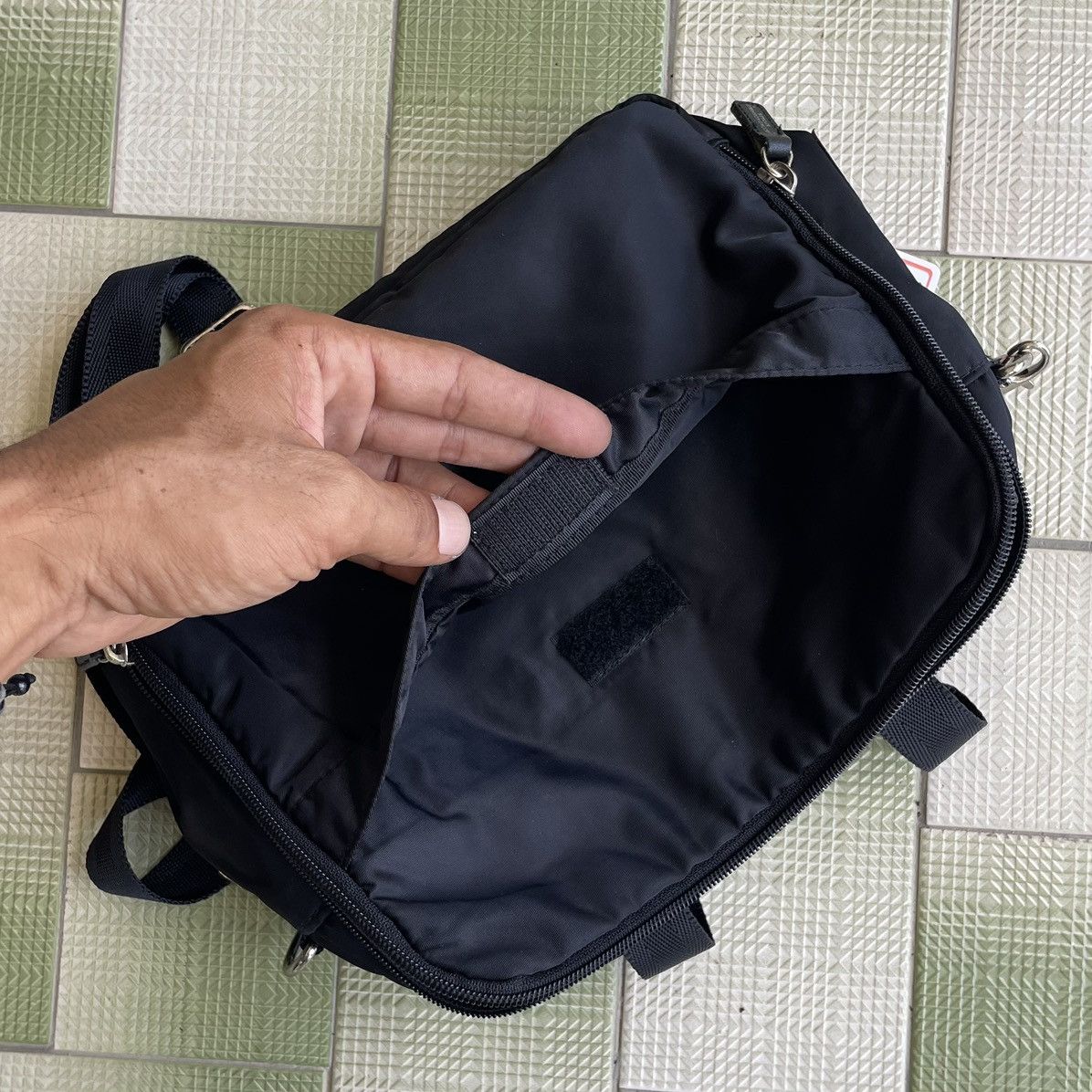 Hiroko Koshino Homme × Japanese Brand HIROKO KOSHINO BLACK NYLON MULTI POCKET SLING BAG Size ONE SIZE - 13 Thumbnail