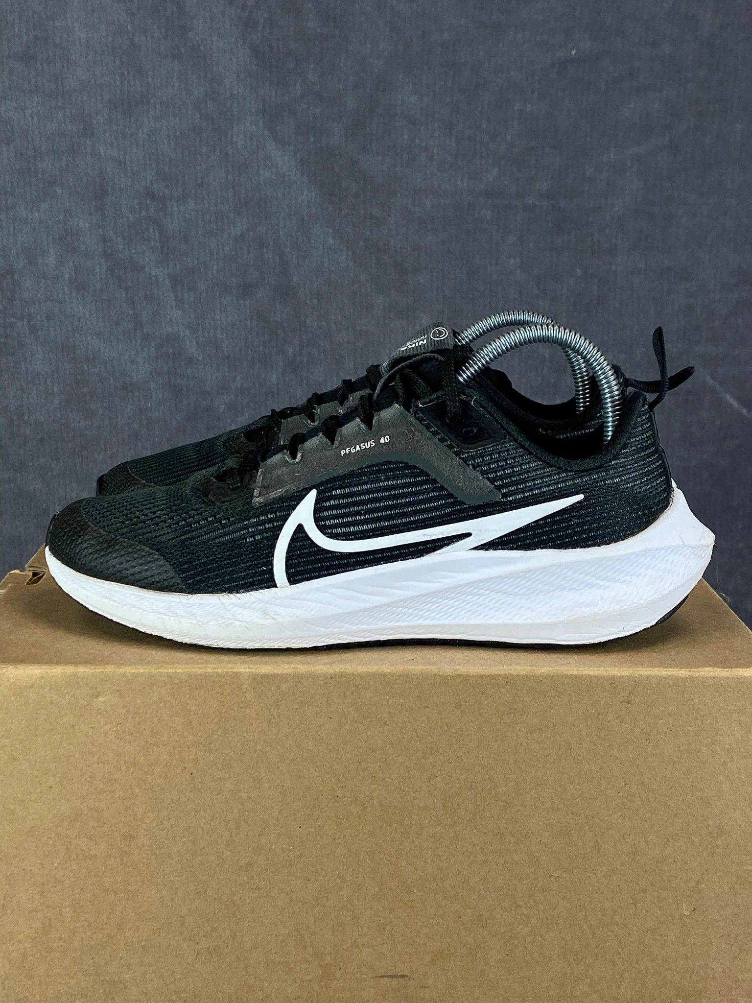 Nike Nike Pegasus 40 Black Running Shoes Size 36.5 Size US 5 / EU 37 - 2 Thumbnail