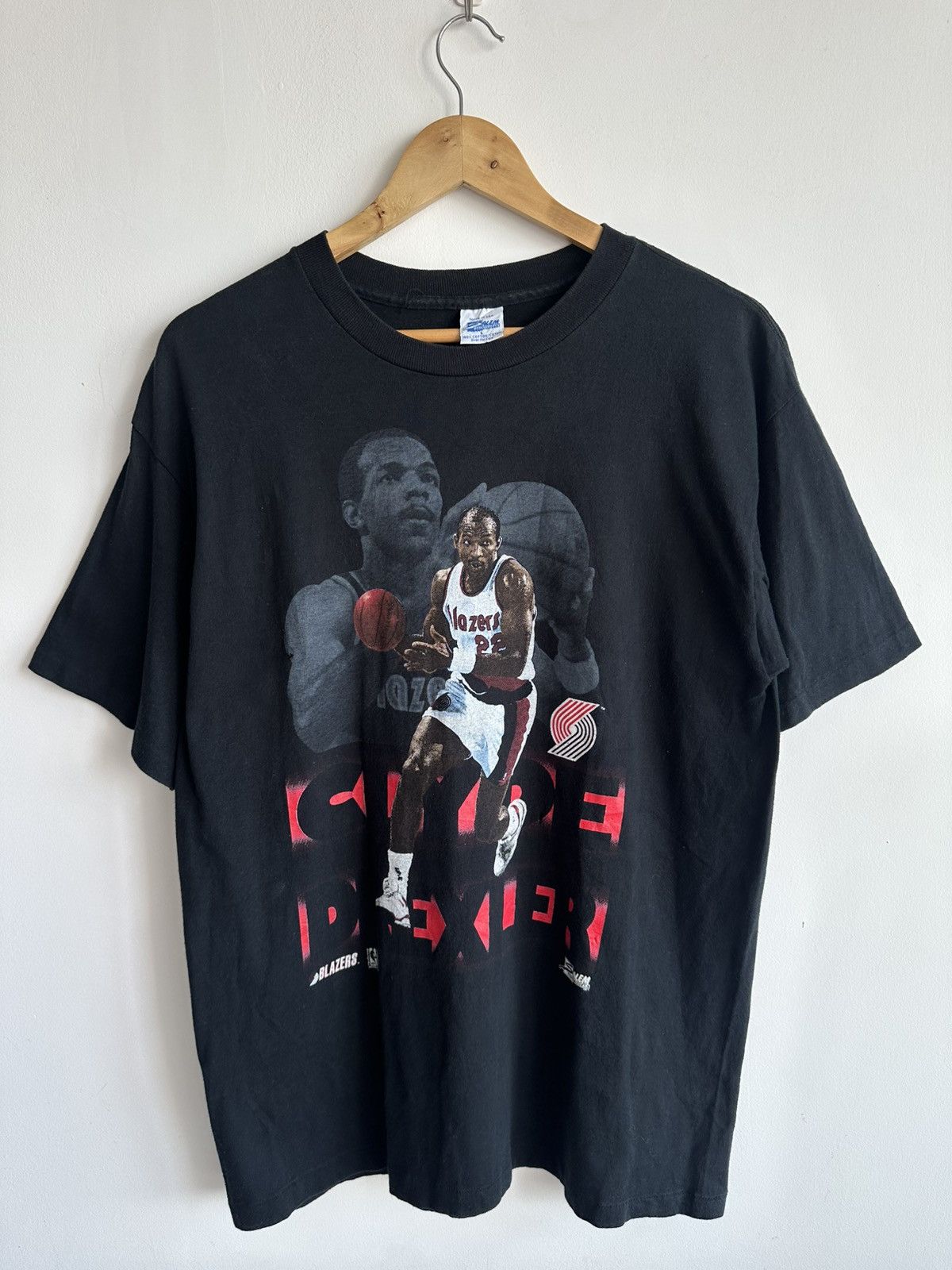 NBA × Rap Tees × Vintage Vintage 90’s Clyde Drexler NBA Trail Blazers Portland USA Size US L / EU 52-54 / 3 - 3 Thumbnail