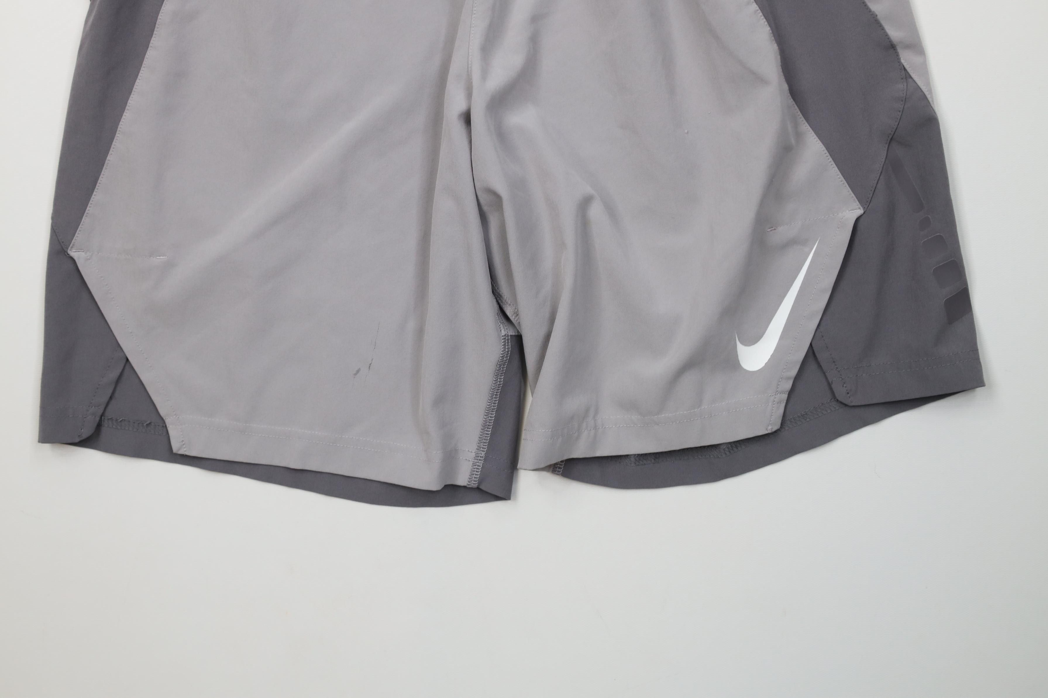 Nike Nike 9" Ultimate Flex Woven Training Gym Shorts Gray Size US 32 / EU 48 - 4 Thumbnail