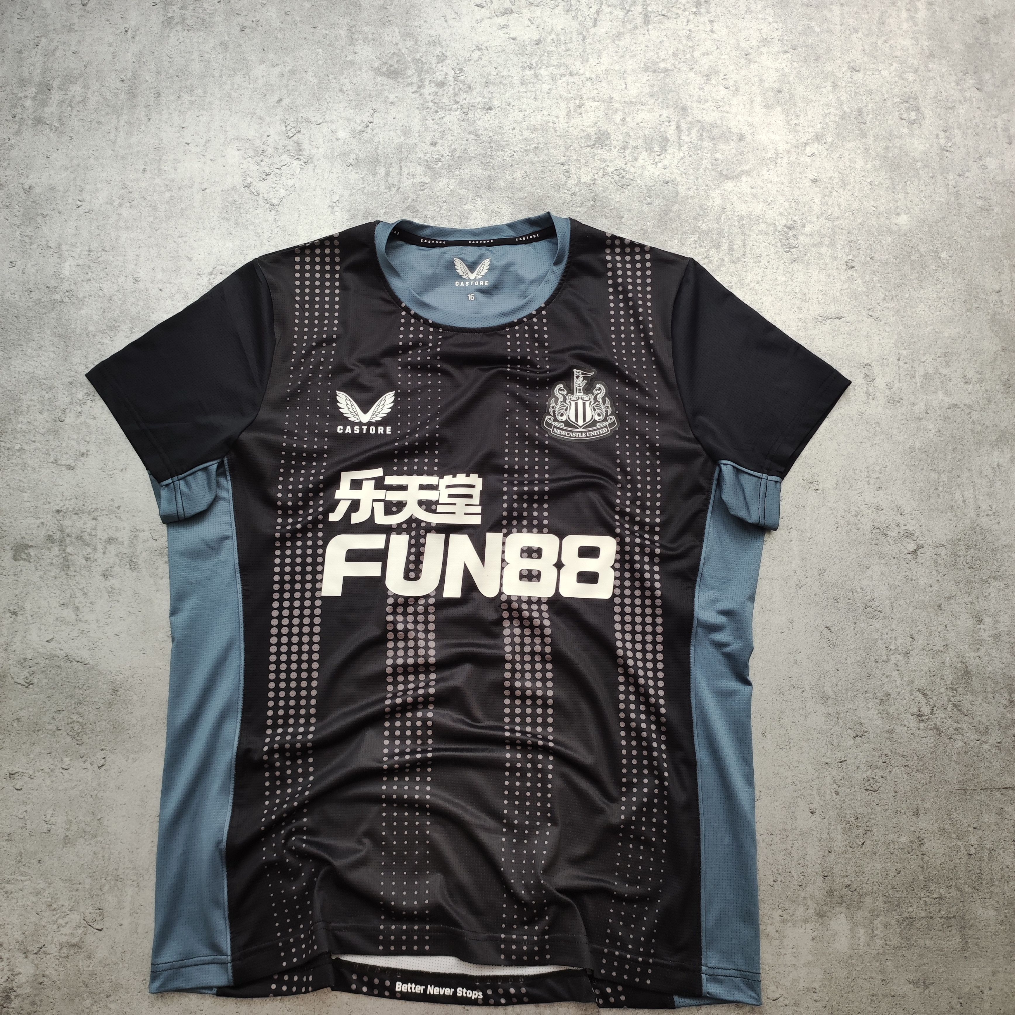 Other RARE Castore Newcastle United 2023 Training Football Jersey Size XL / US 12-14 / IT 48-50 - 2 Thumbnail