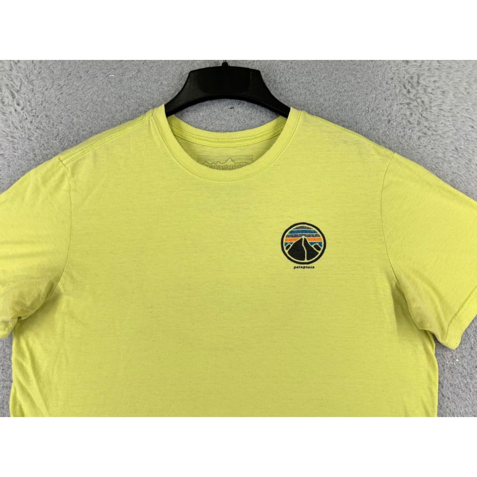 Patagonia Patagonia Shirt Men L Yellow Short Sleeve Crew Neck Cotton Jersey Logo T-Shirt US Theme All Seasons Breathing Fall Spring Summer Winter Mens Size US L / EU 52-54 / 3 - 4 Thumbnail