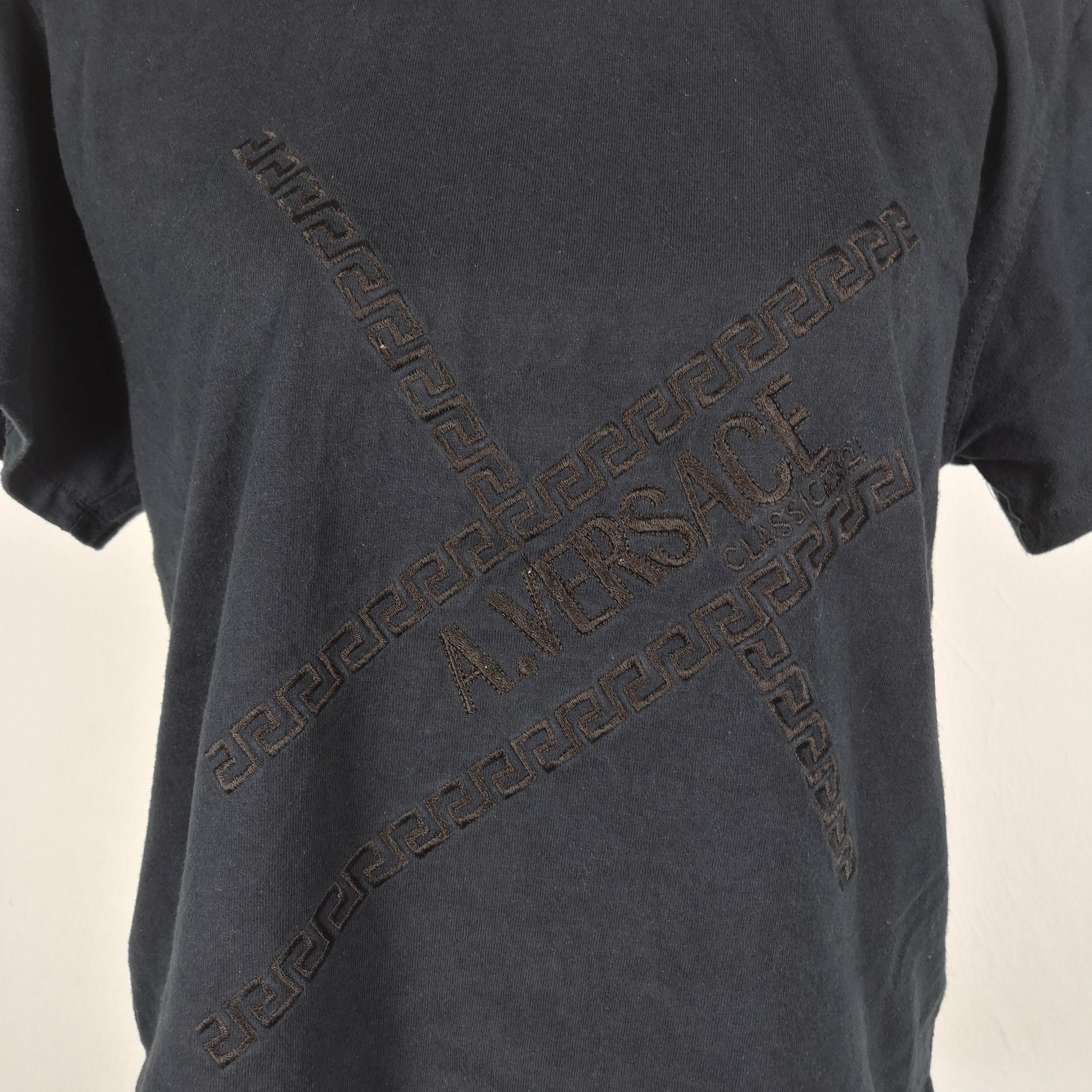 Japanese Brand Vintage 90s Versace T-Shirt Versace Medusa Crewneck Tees Size M / US 6-8 / IT 42-44 - 3 Thumbnail