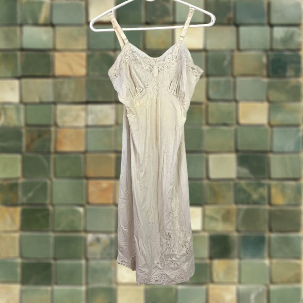 Vintage VINTAGE ShadowLine White Nylon Lace Nightgown Shirt ShadowLine Womens 32 White 1960s Eveningwear Size ONE SIZE - 1 Thumbnail
