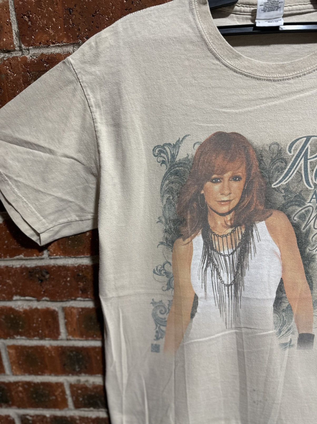 Band Tees Vintage Reba All The Women I Am Tour Faded Tee Size US L / EU 52-54 / 3 - 3 Thumbnail