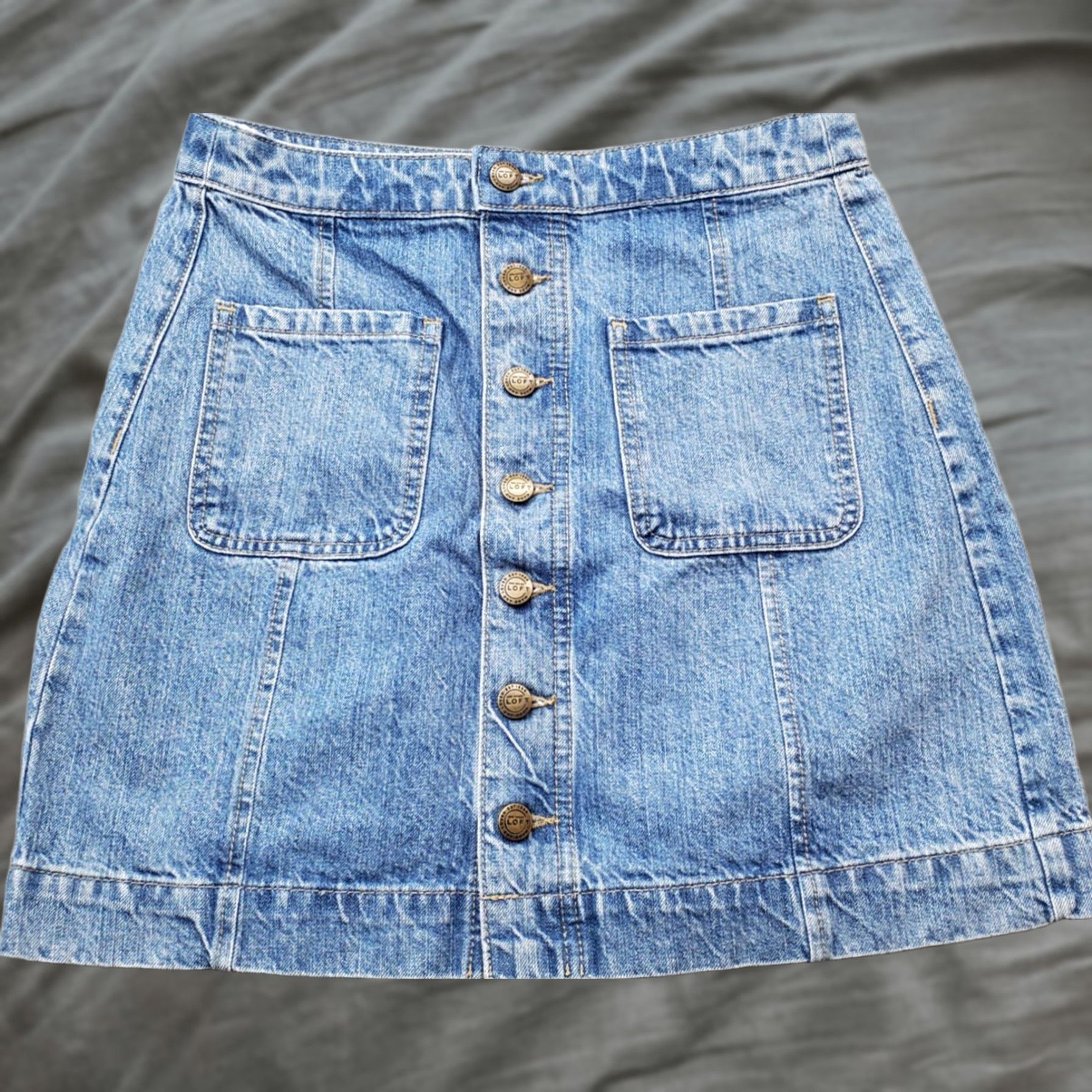 Loft LOFT Ann Taylor Mini Skirt Womens Size 26/2 Blue Denim Patch Pocket Button Front Size 26" / US 2 / IT 38 - 1 Thumbnail