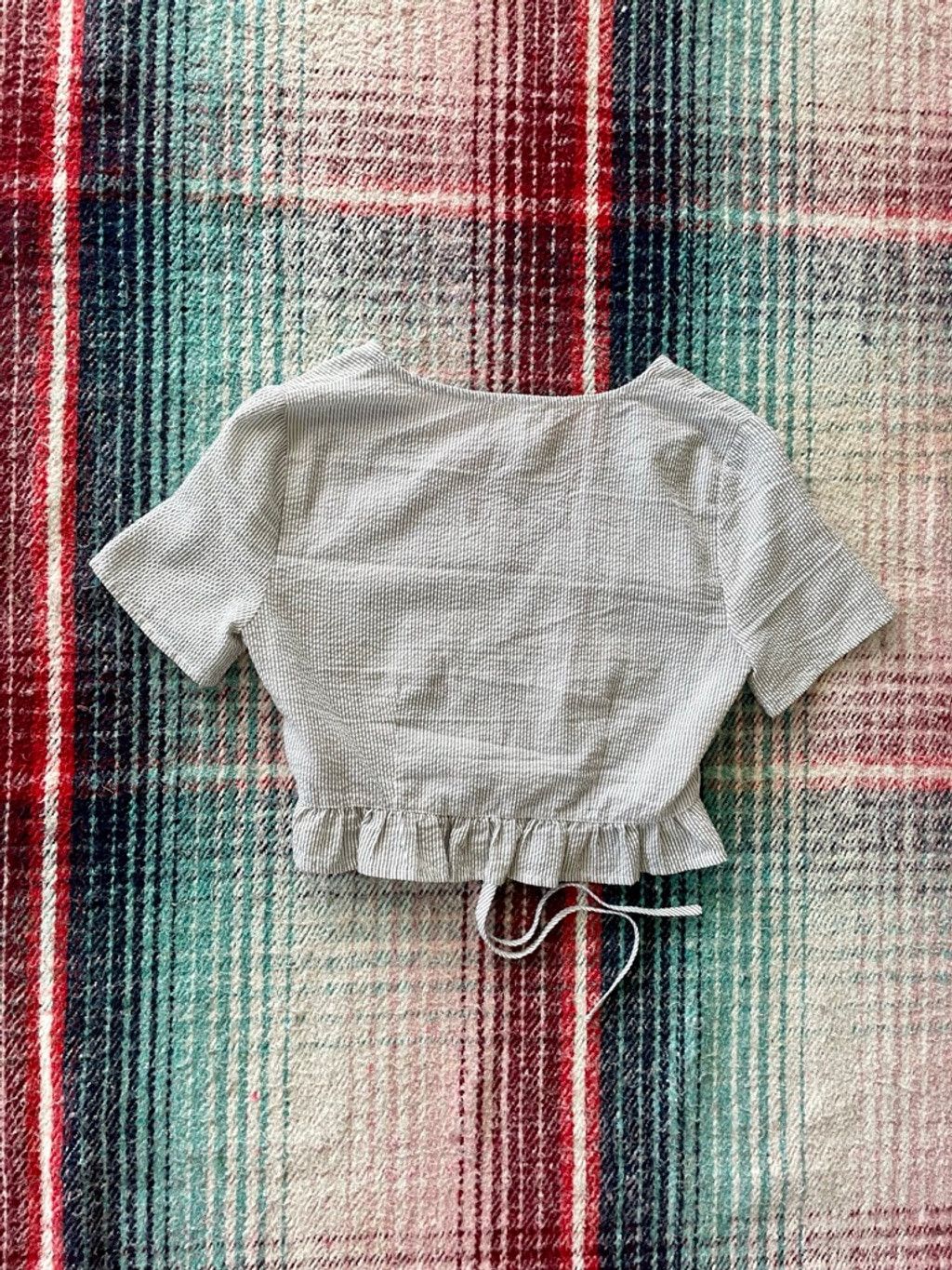 Vintage Sadie & Sage Seersucker Ruffle Tie Up Grey Crop Top S Size S / US 4 / IT 40 - 3 Thumbnail