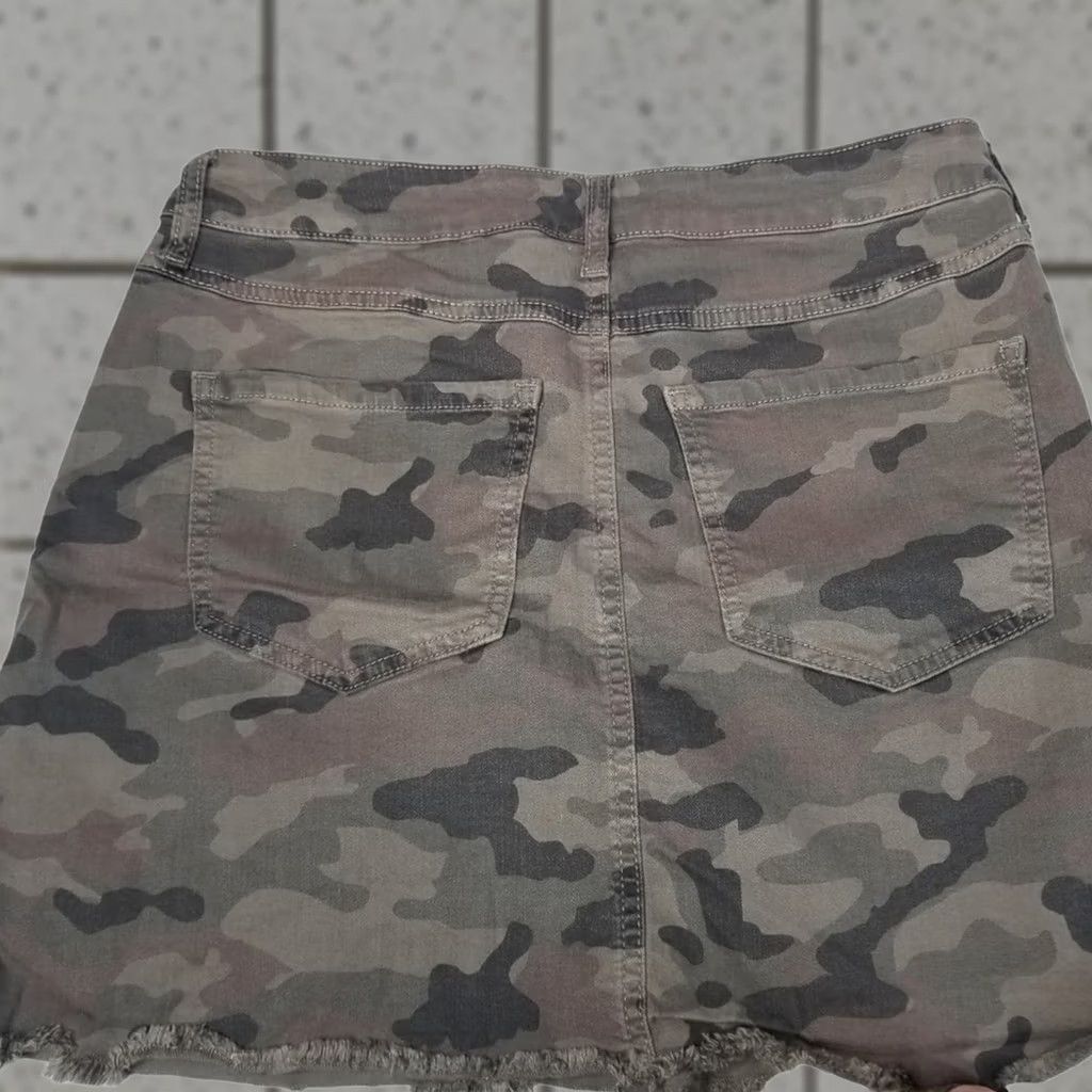 Vintage Rewash Skirt Womens 11R W30 Camo Mini Button Fly Raw Hem Size 32" / US 10 / IT 46 - 1 Thumbnail