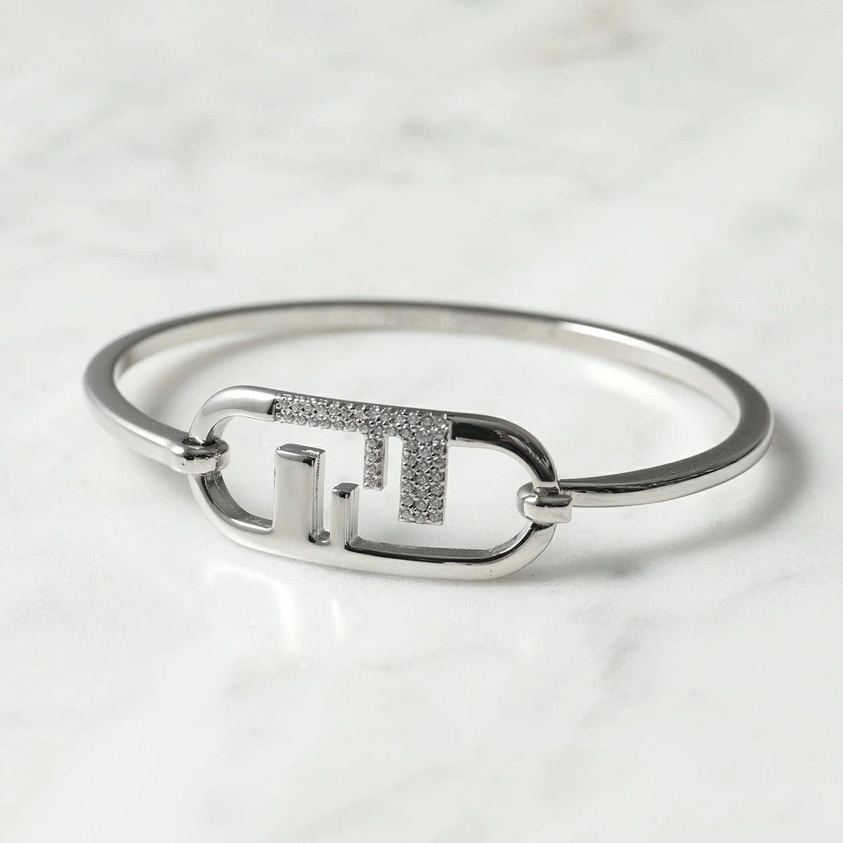 o1s1wg110925 Size:OS/O'Lock Bracelet in Silver
