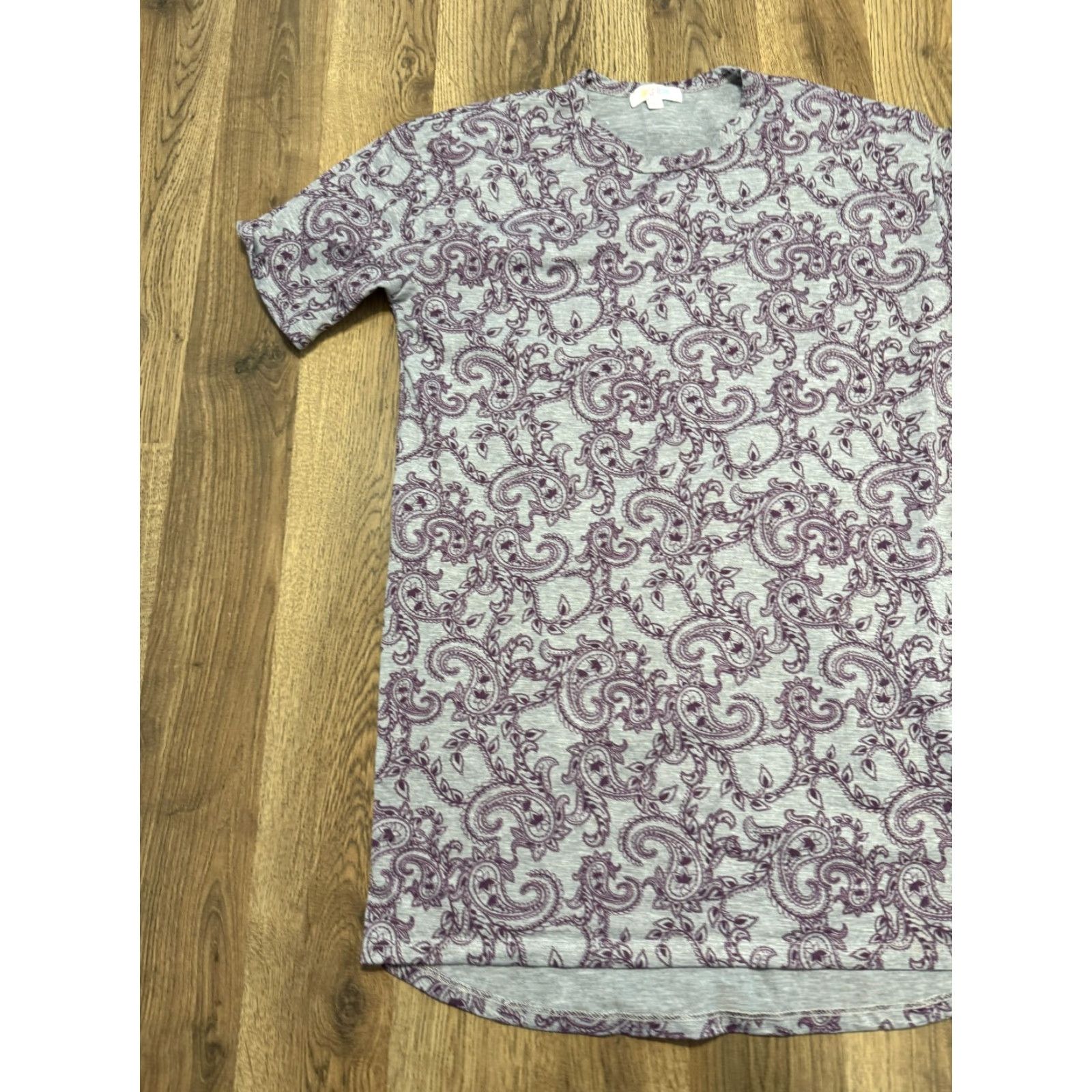 Vintage VINTAGE? No — (omit) LulaRoe Shirt Women's XS Grey Purple Paisley Print Round Neck Short Sleeve Shirt Size XS / US 0-2 / IT 36-38 - 4 Thumbnail