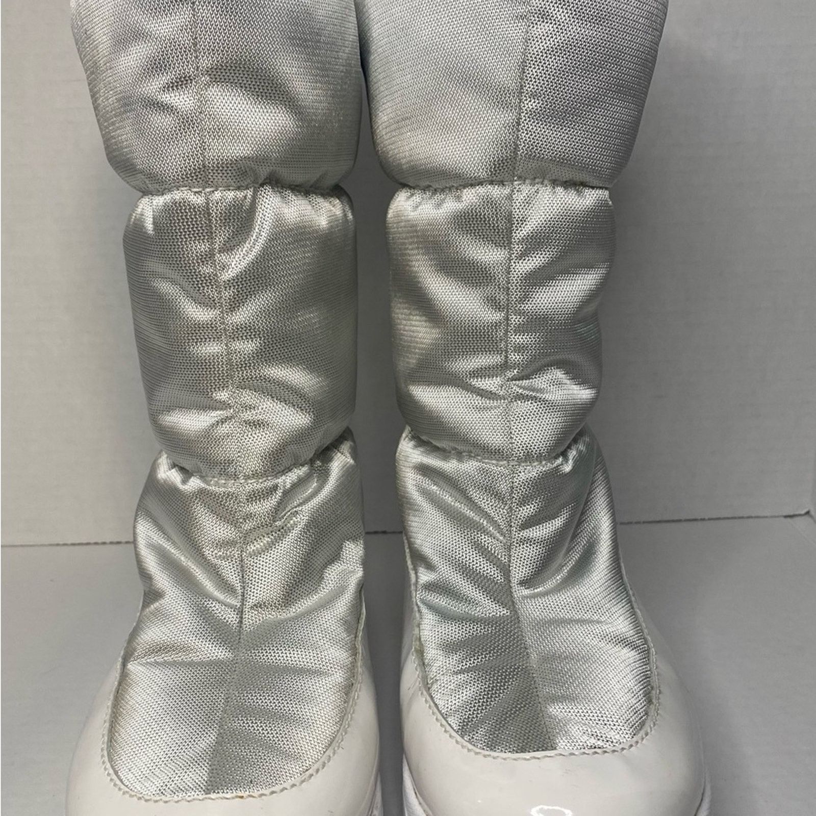 Cole Haan Cole Haan white & silver walking boot mid calf w/ rubber sol Size US 10 / IT 40 - 3 Thumbnail
